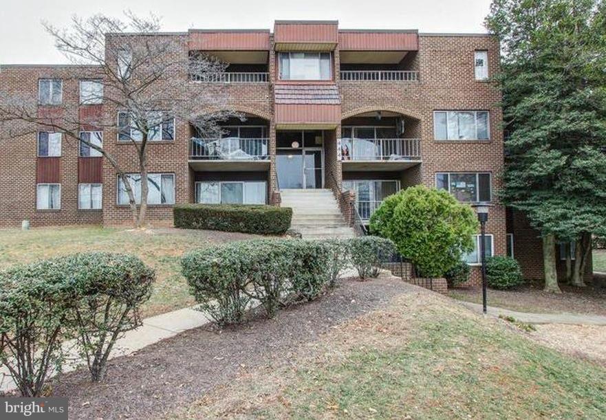 Beautiful condo features 3 Bedrooms, 2 full Bath, updated kitchen with granite counter top, gorgeous cabinets, Engineered wood floor through out the house, spacious, lots of closets and private storage. Utilities are in the condo fee, no extra bill to pay, easy access to public transportation, community pool and tennis. Very affordable! Why rent? Ready to move in! Well priced!