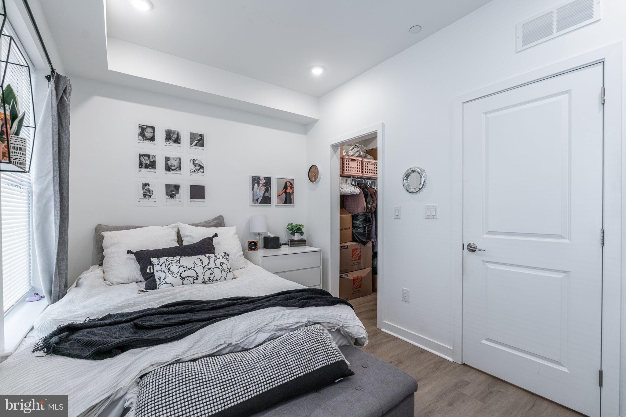 POINT BREEZE - Residential Income