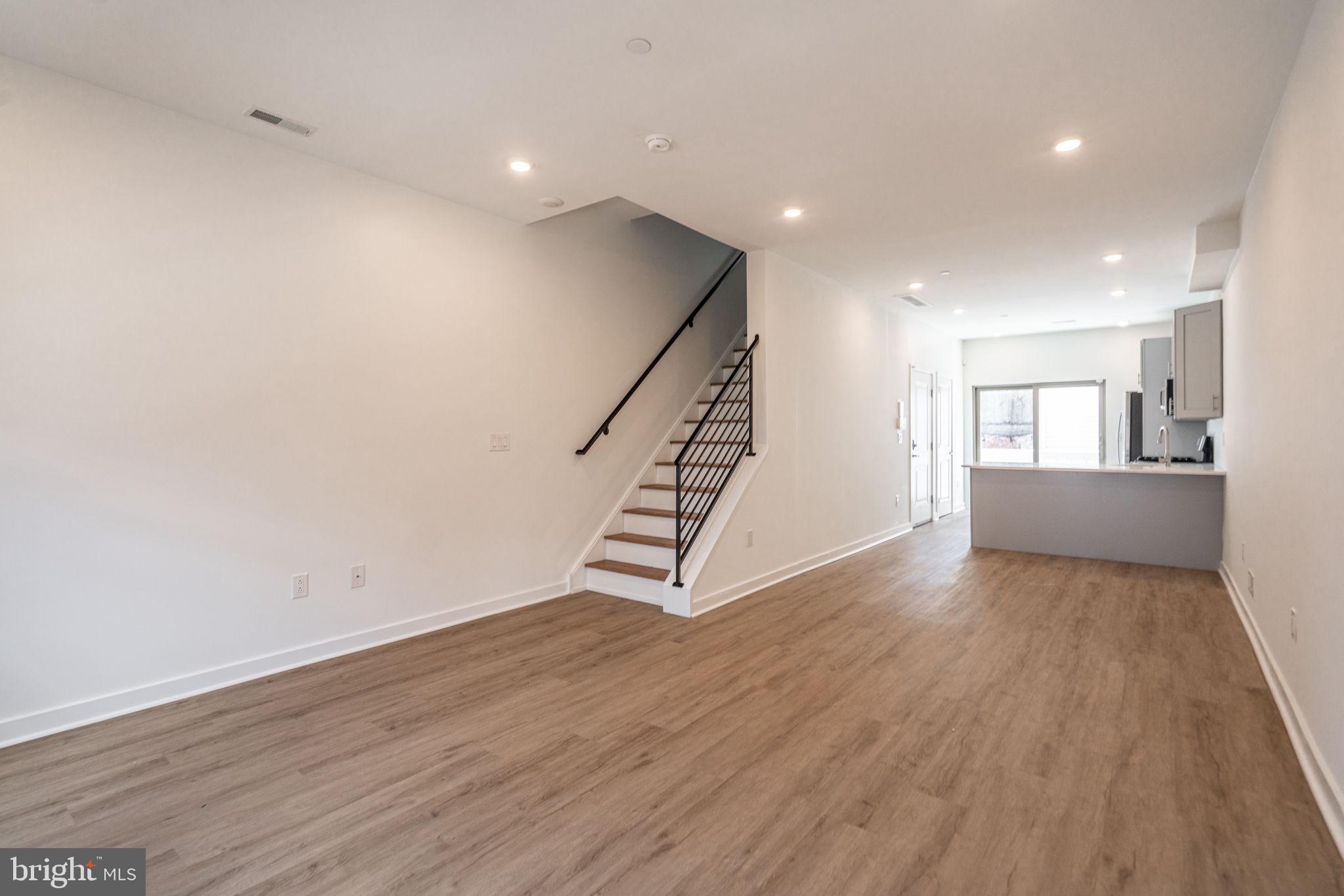 POINT BREEZE - Residential Income