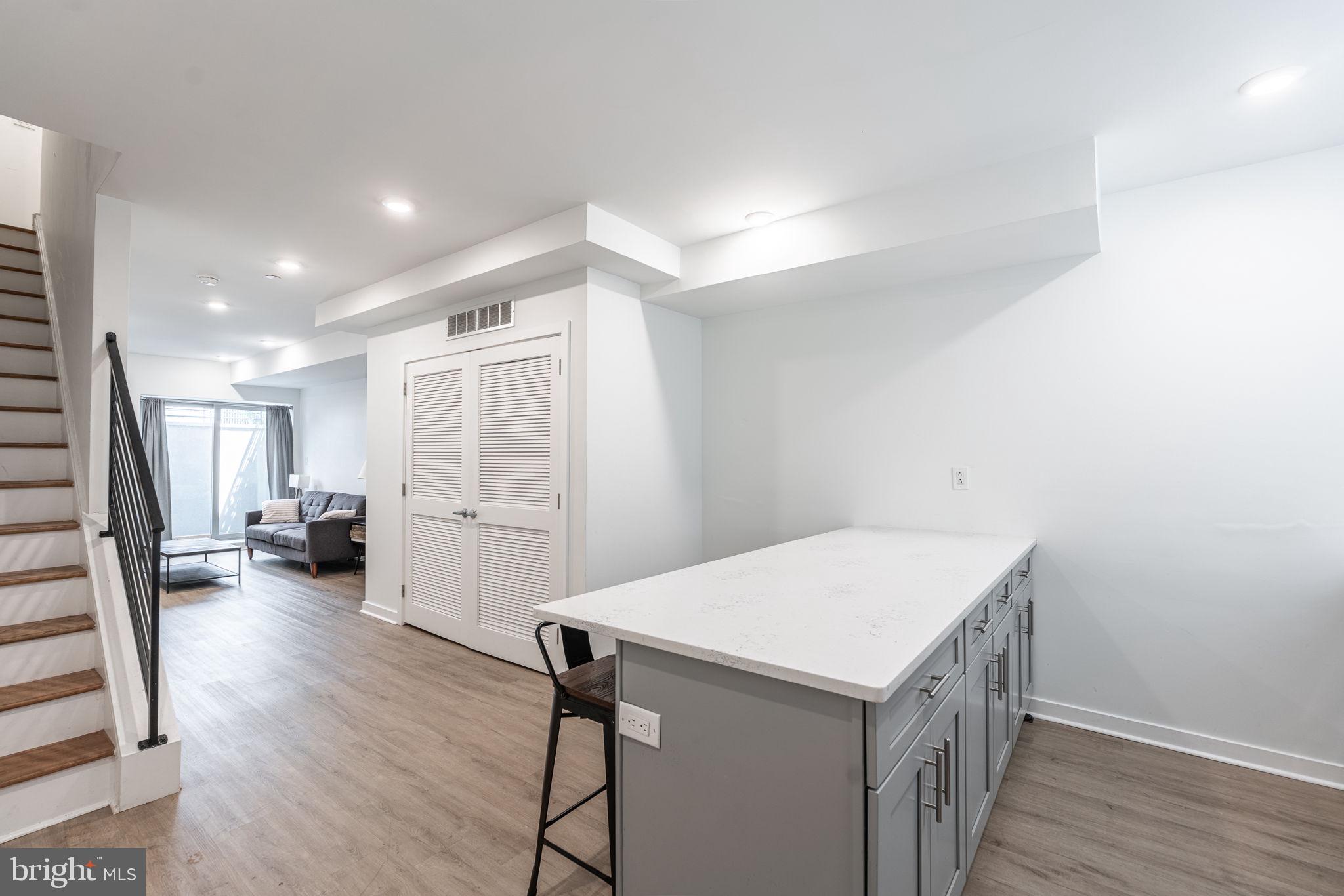 POINT BREEZE - Residential Income