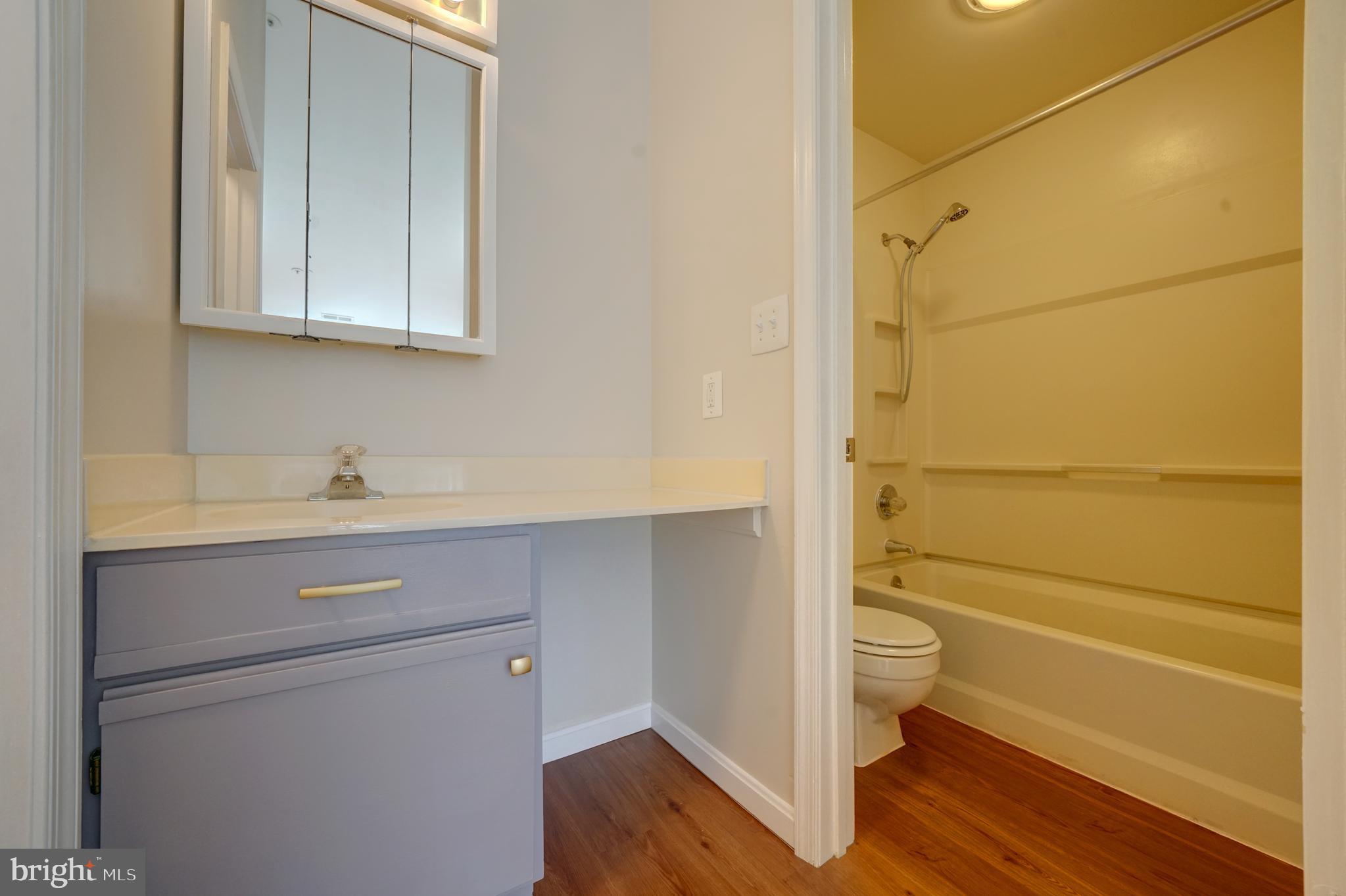 VILLAGE OF MONTGOMERY RUN - Residential Lease