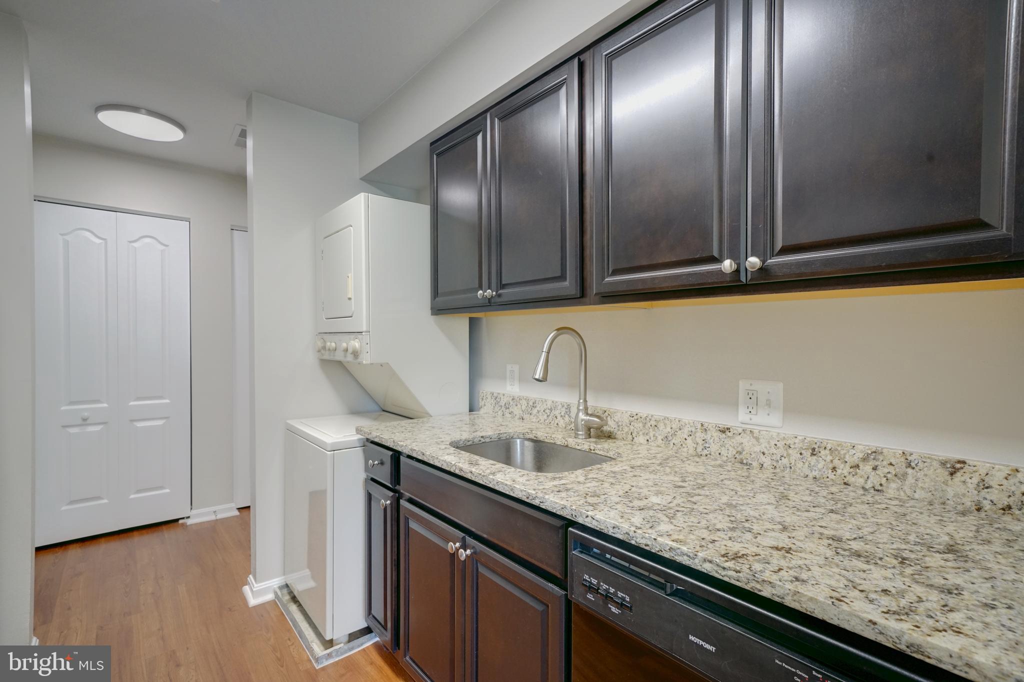 VILLAGE OF MONTGOMERY RUN - Residential Lease