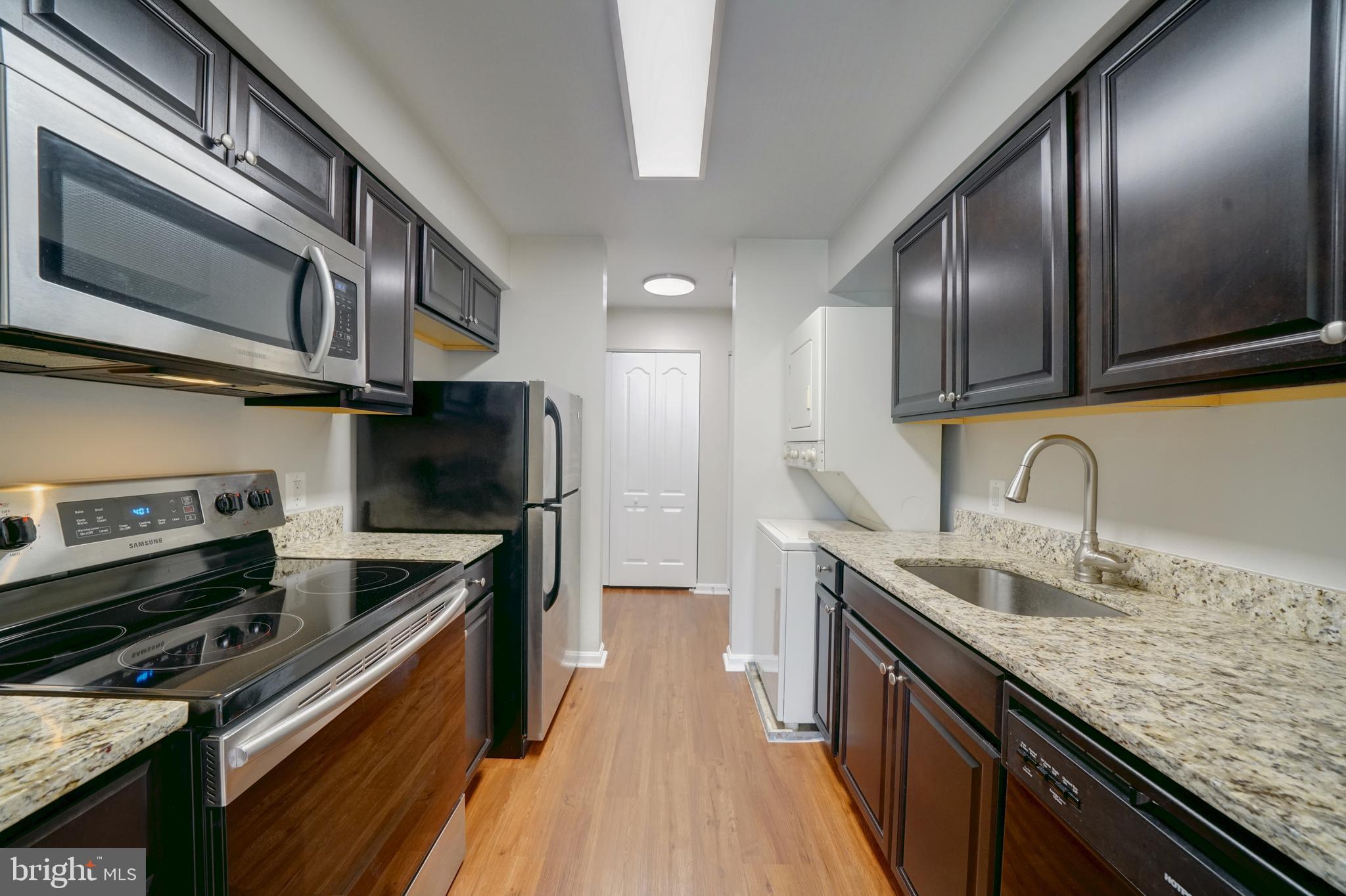 VILLAGE OF MONTGOMERY RUN - Residential Lease