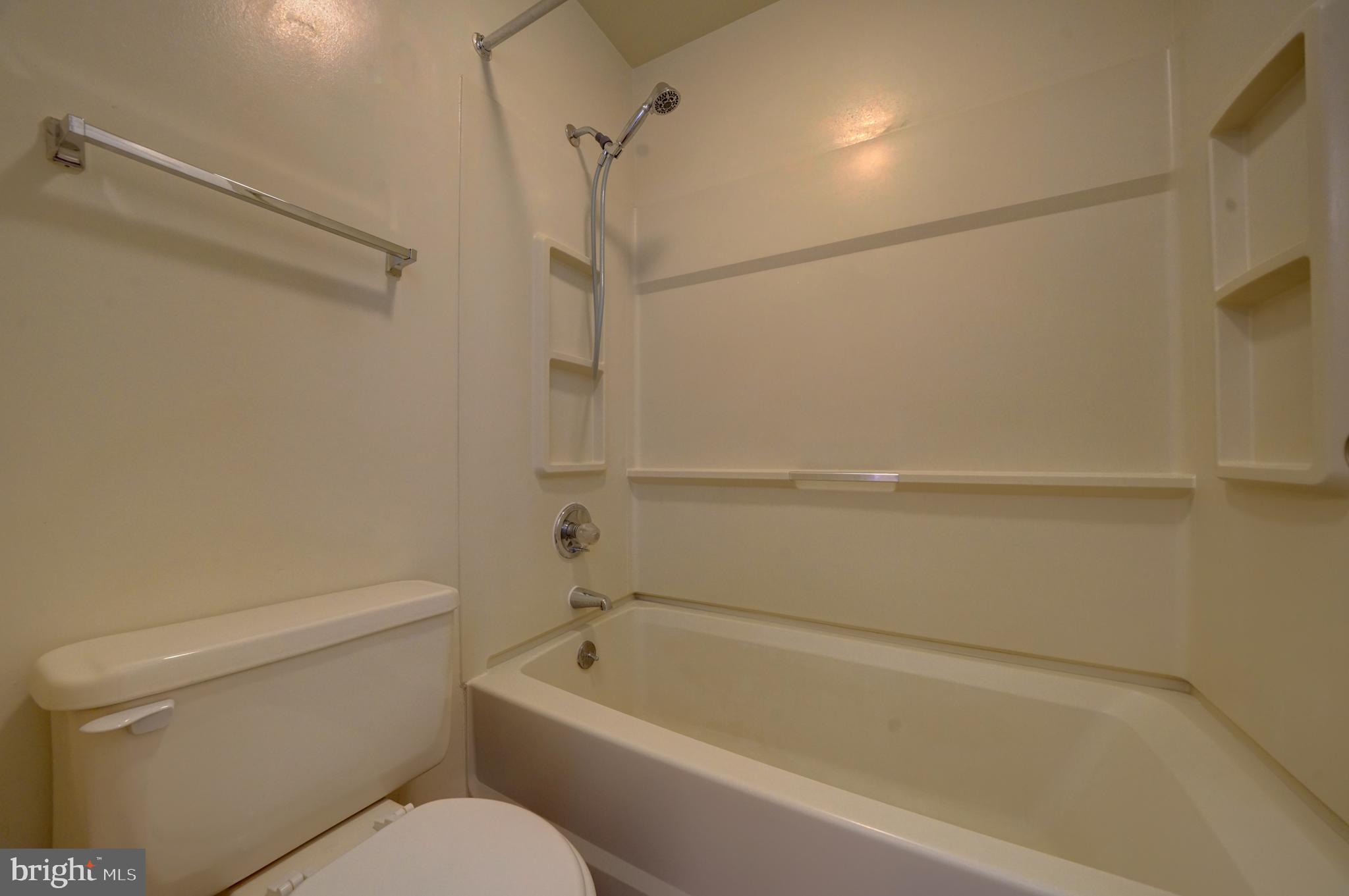 VILLAGE OF MONTGOMERY RUN - Residential Lease