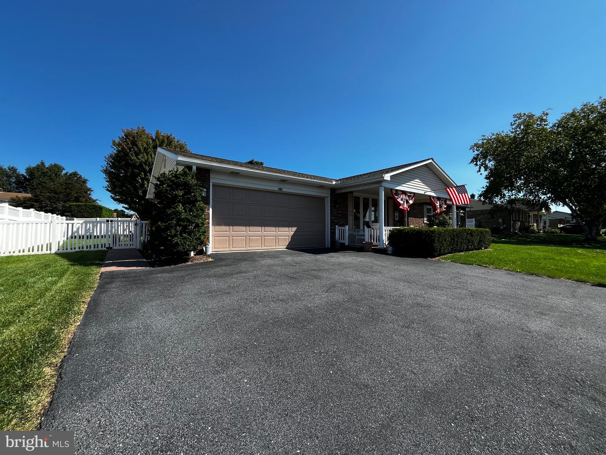 931 OAK LANE