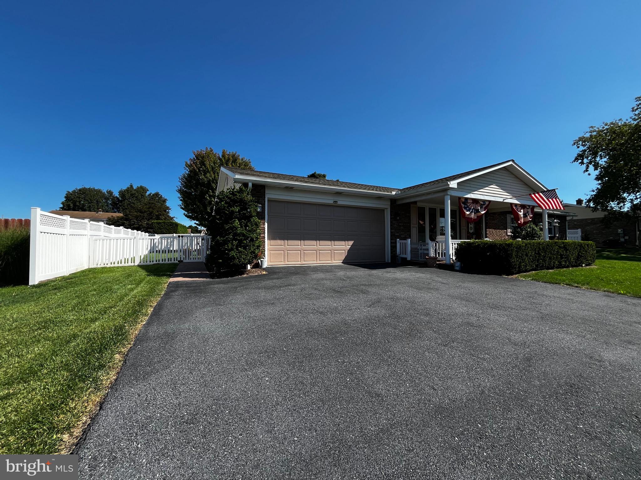 931 OAK LANE