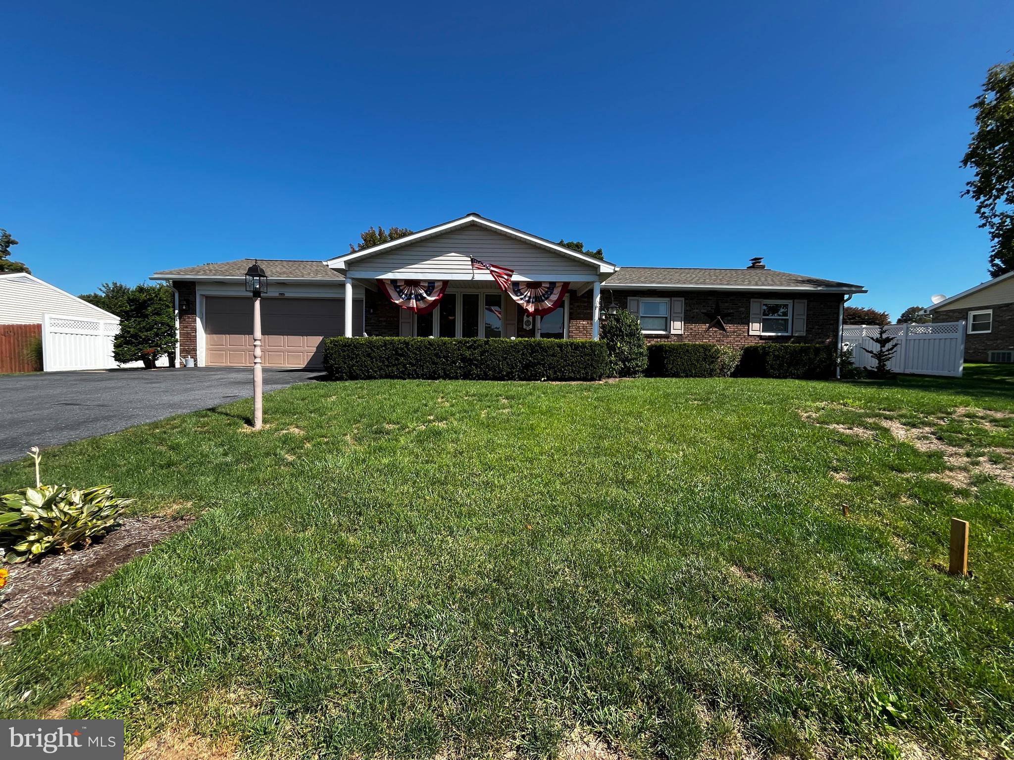 931 OAK LANE