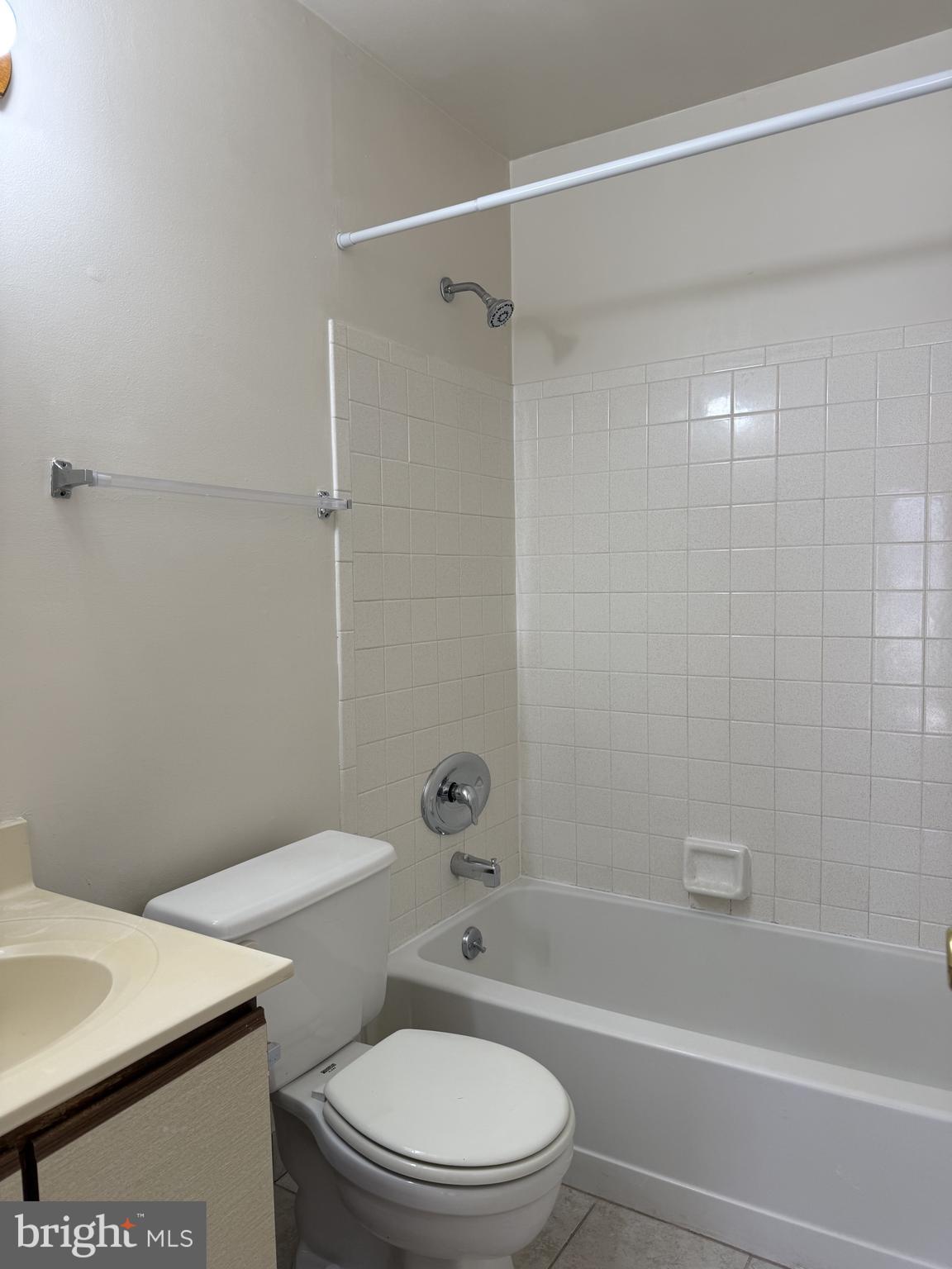 DRUMMOND RIDGE - Residential Lease