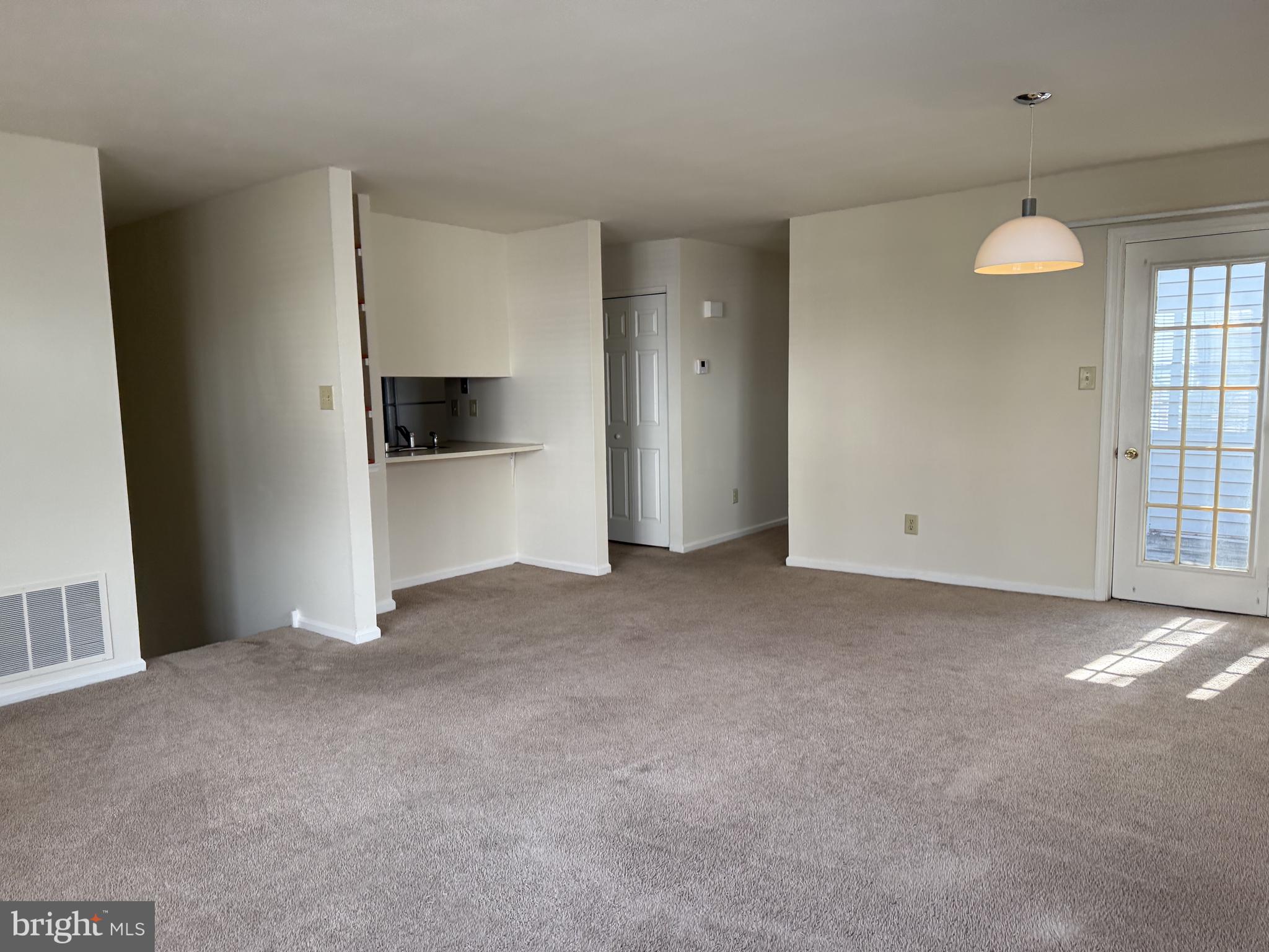 DRUMMOND RIDGE - Residential Lease