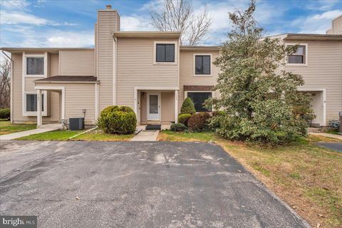 Townhouse For Sale - 144 Briar Court<br/> MARLTON, NJ 08053
