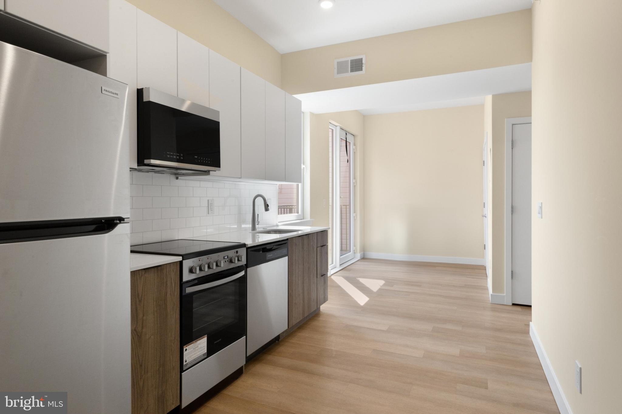 DICKINSON NARROWS - Residential Lease