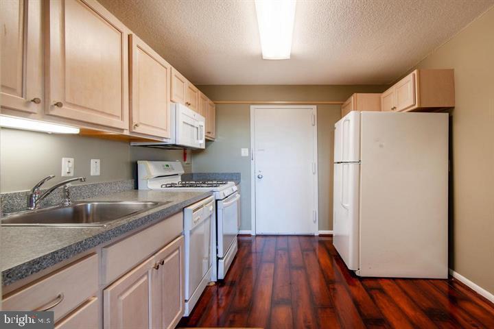 UNIVERSITY TOWERS CODM - Residential Lease