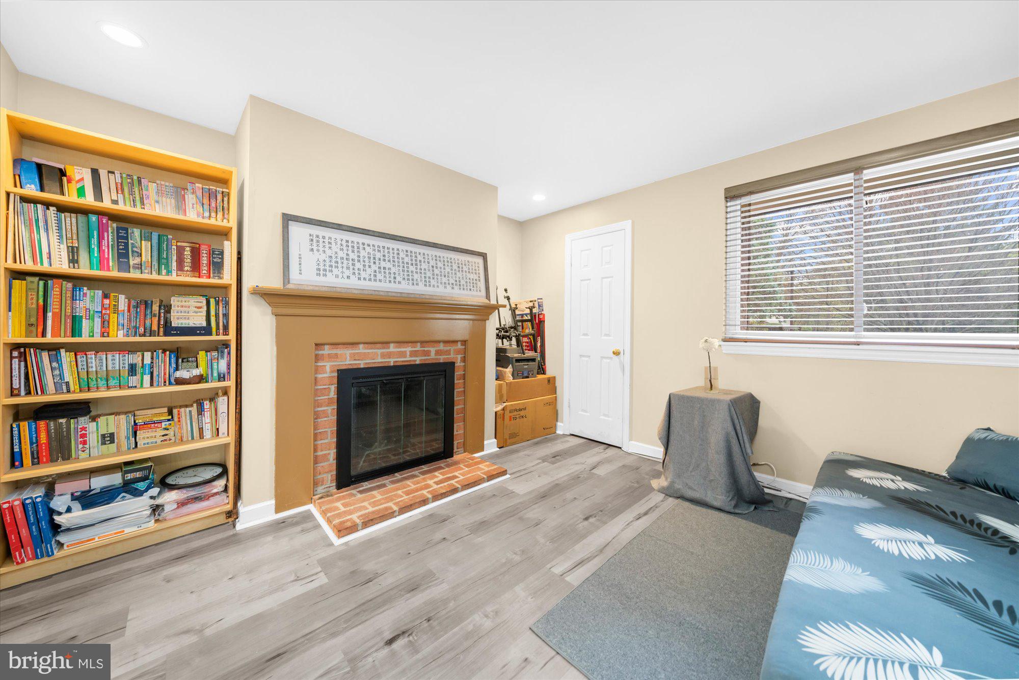 OAK KNOLL - Residential