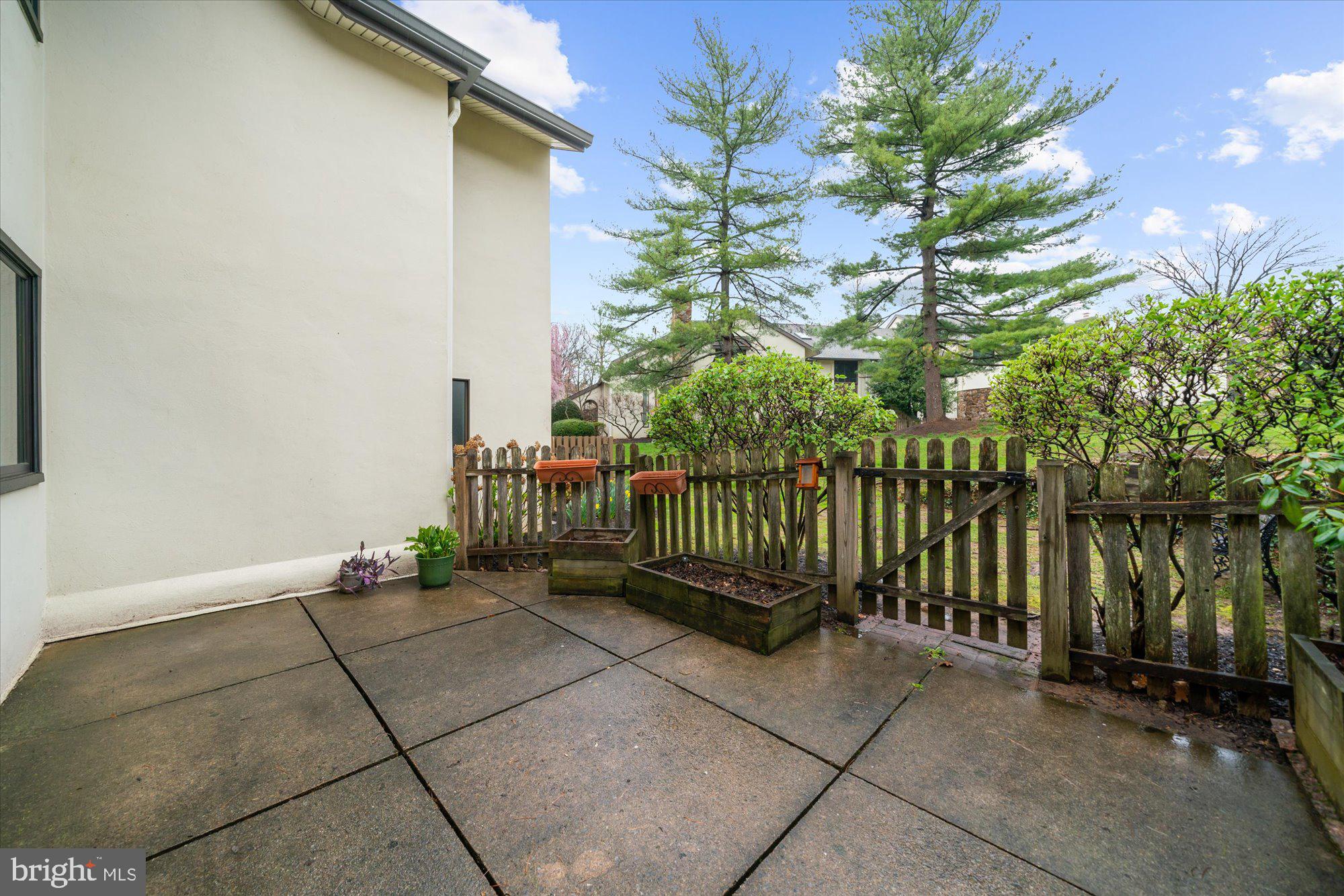 OAK KNOLL - Residential