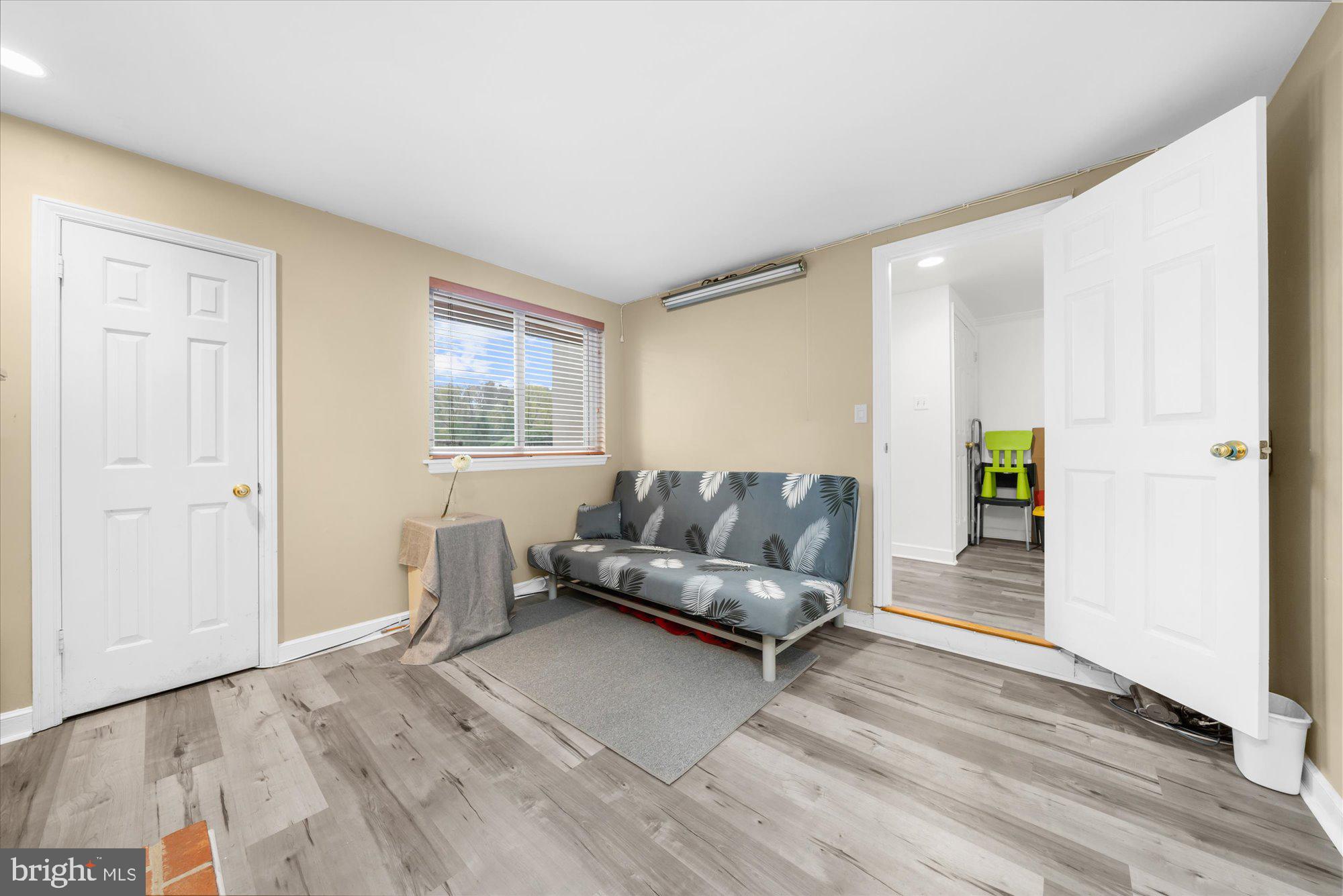 OAK KNOLL - Residential