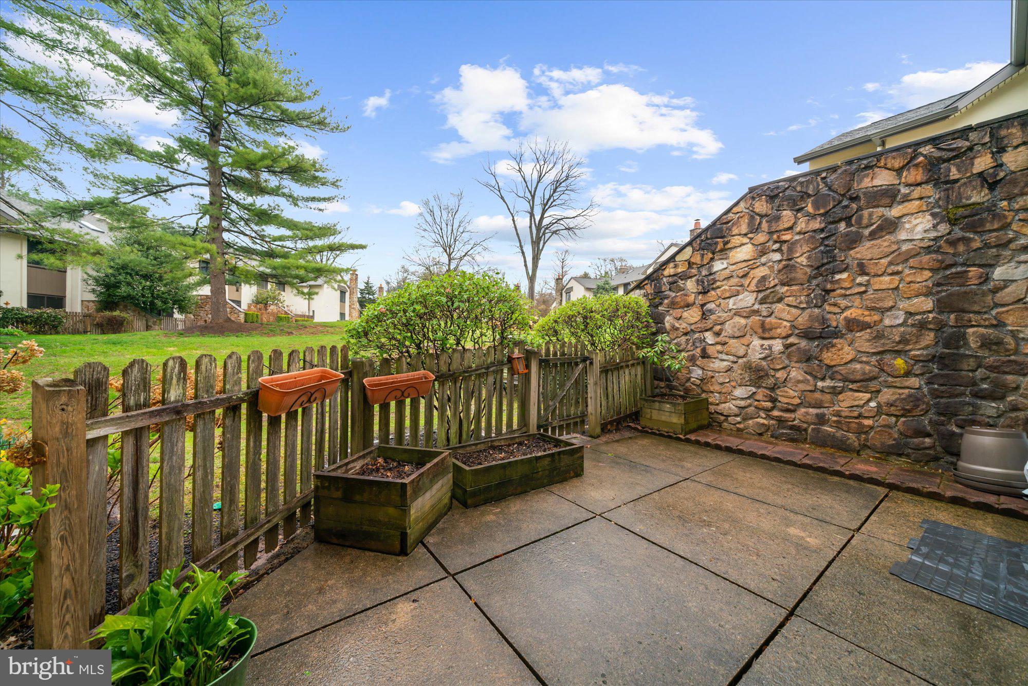 OAK KNOLL - Residential