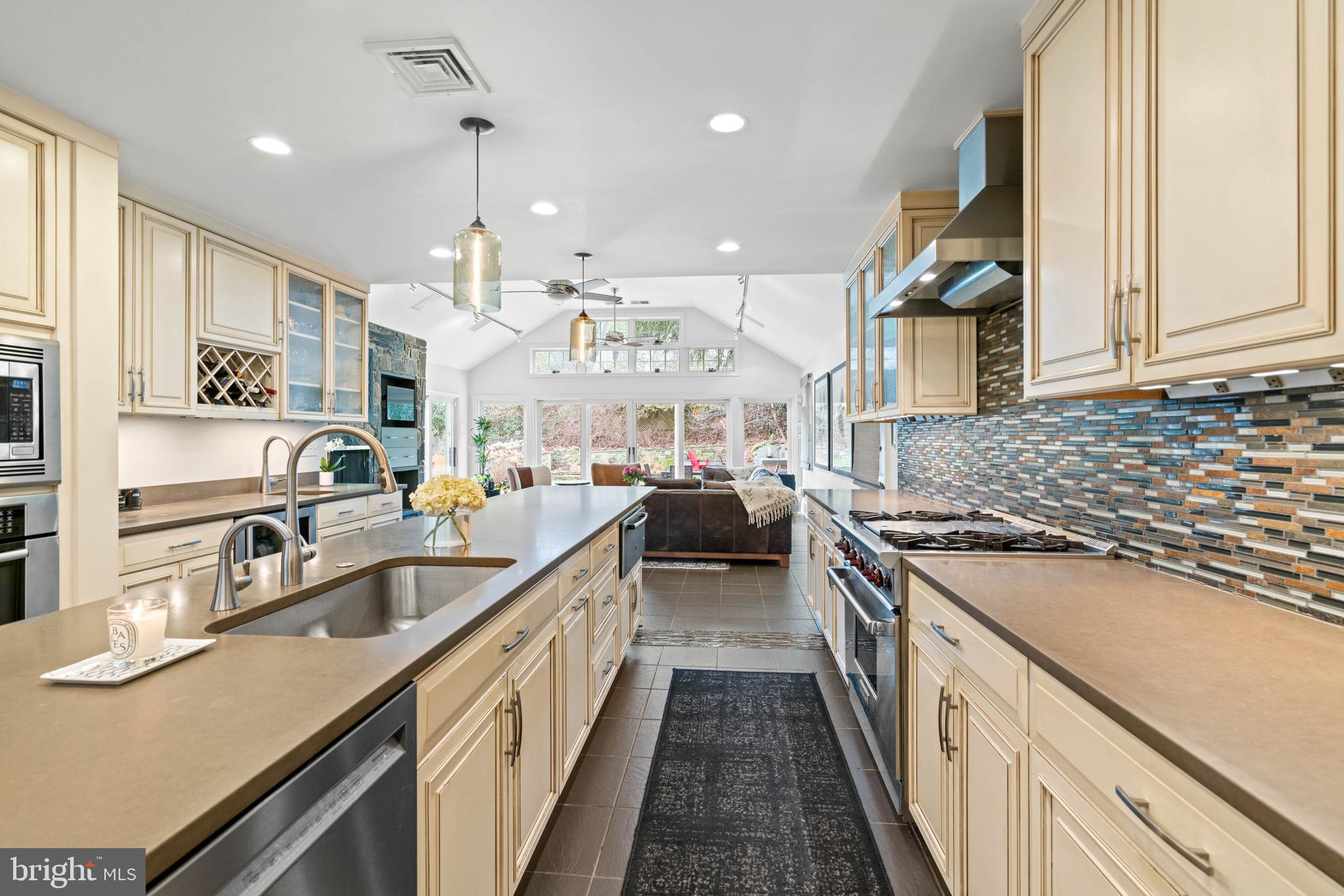 FOREST HILLS - Residential