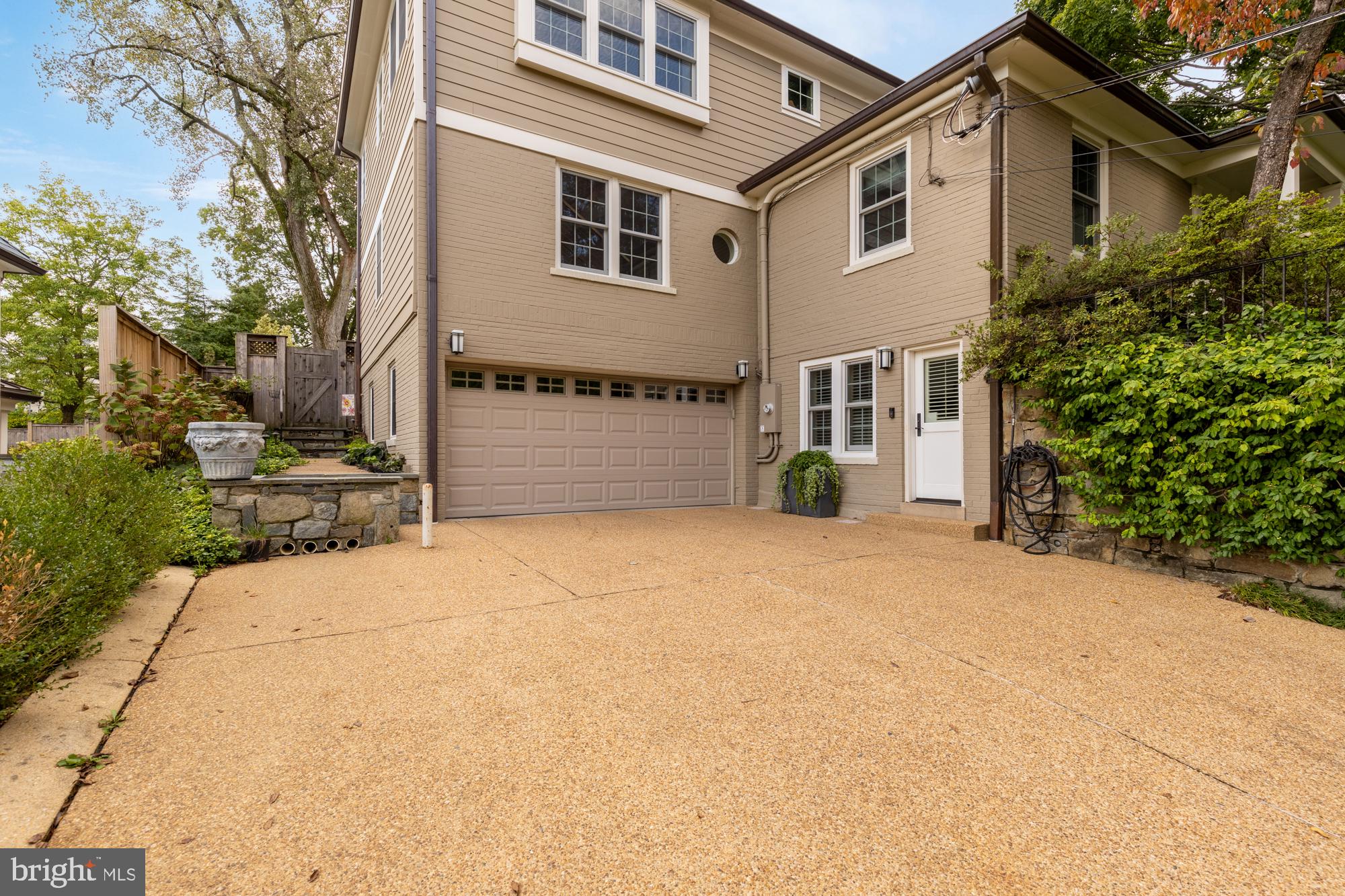 FOREST HILLS - Residential