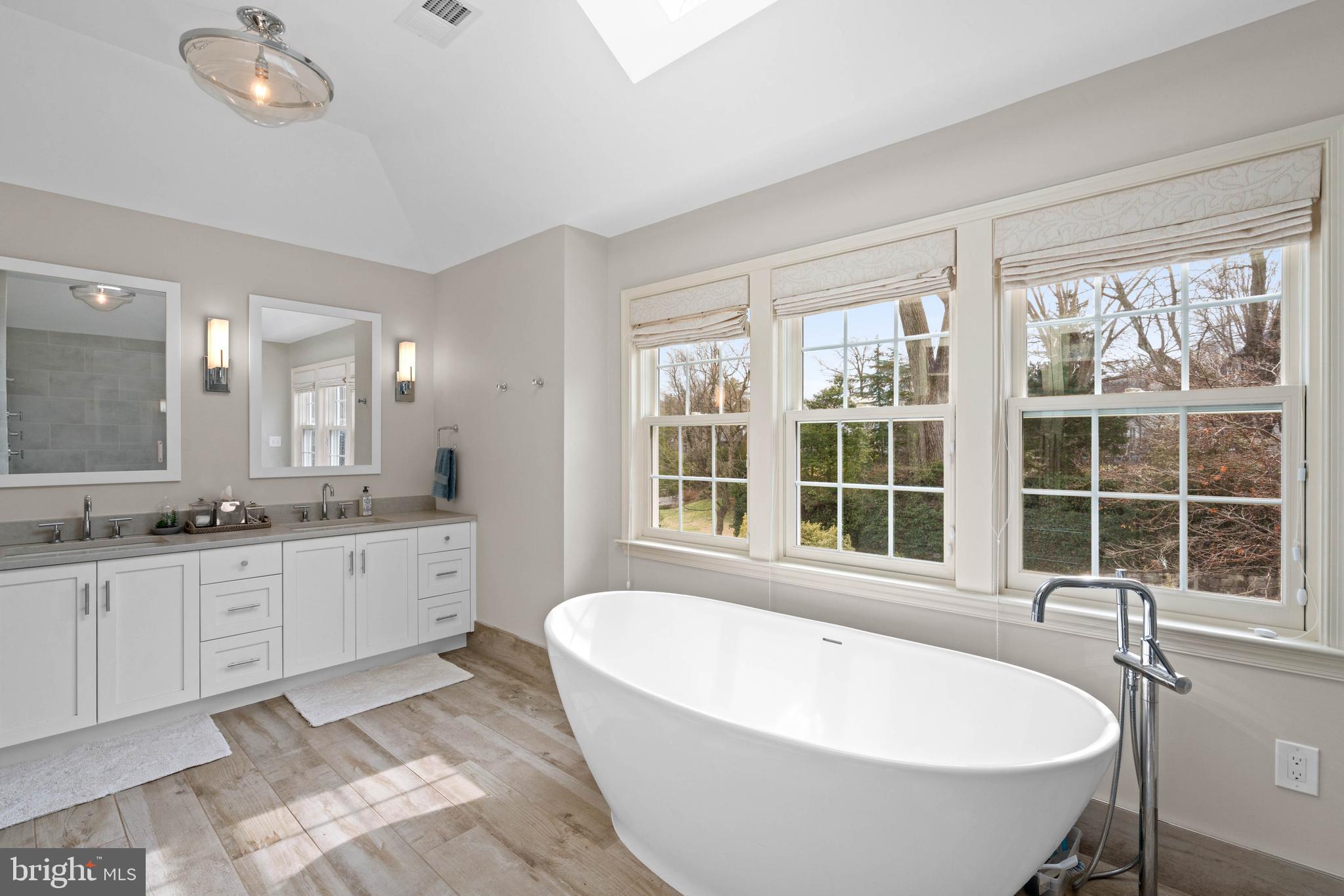 FOREST HILLS - Residential