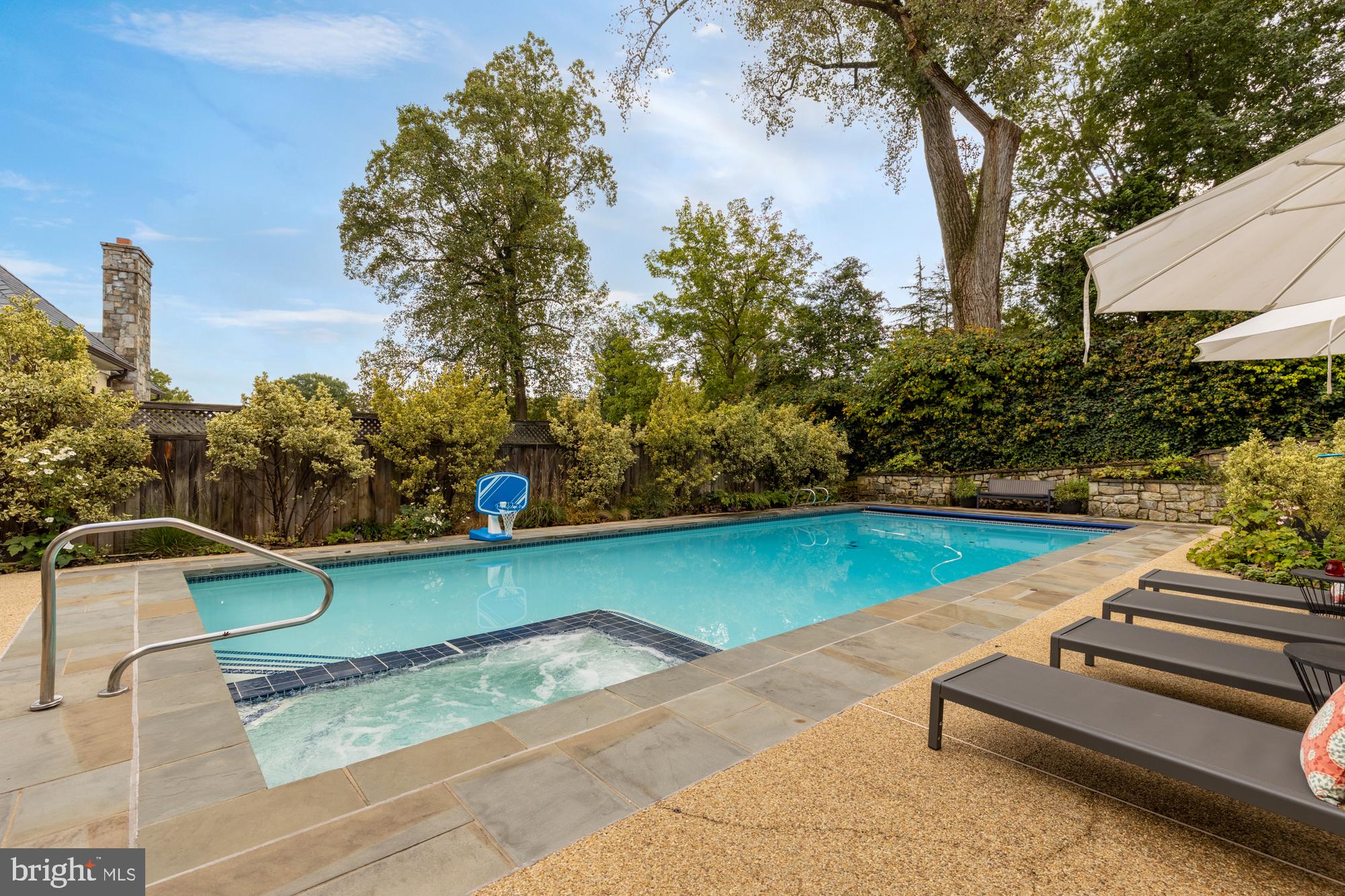 FOREST HILLS - Residential