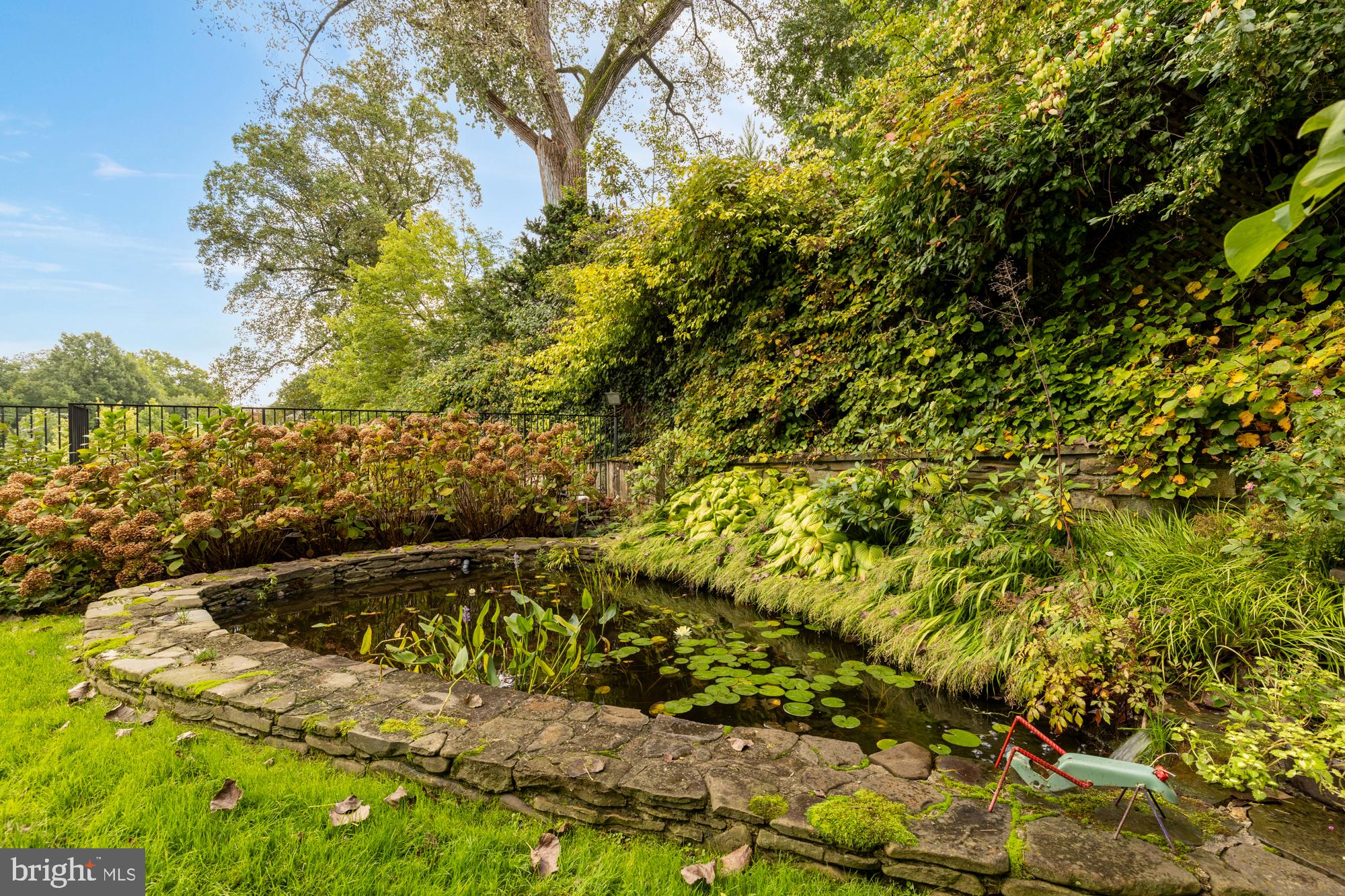 FOREST HILLS - Residential