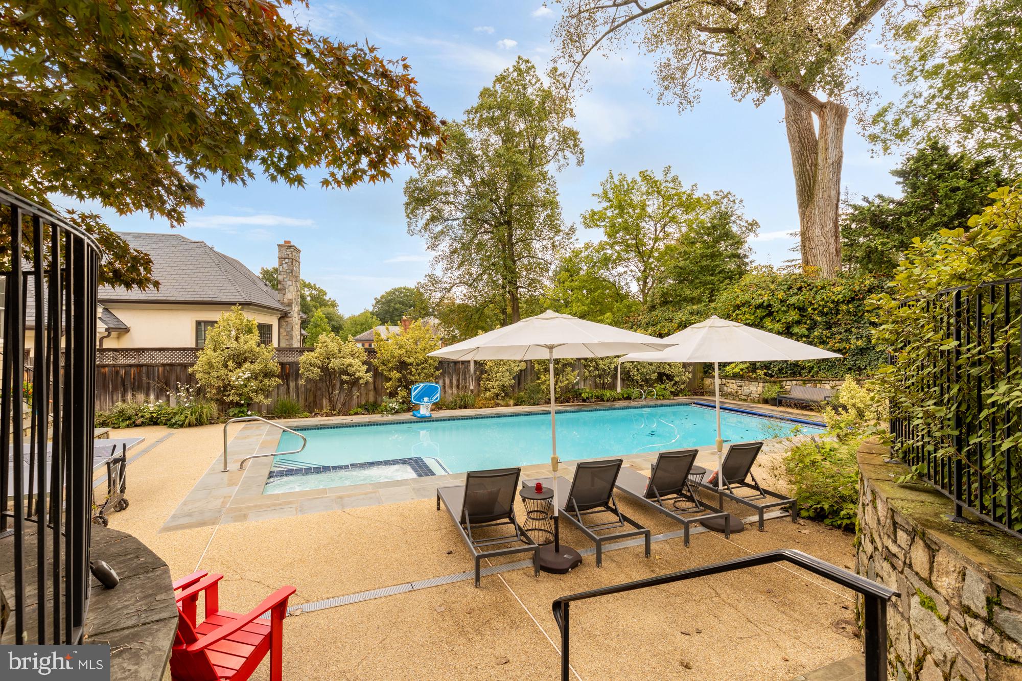 FOREST HILLS - Residential