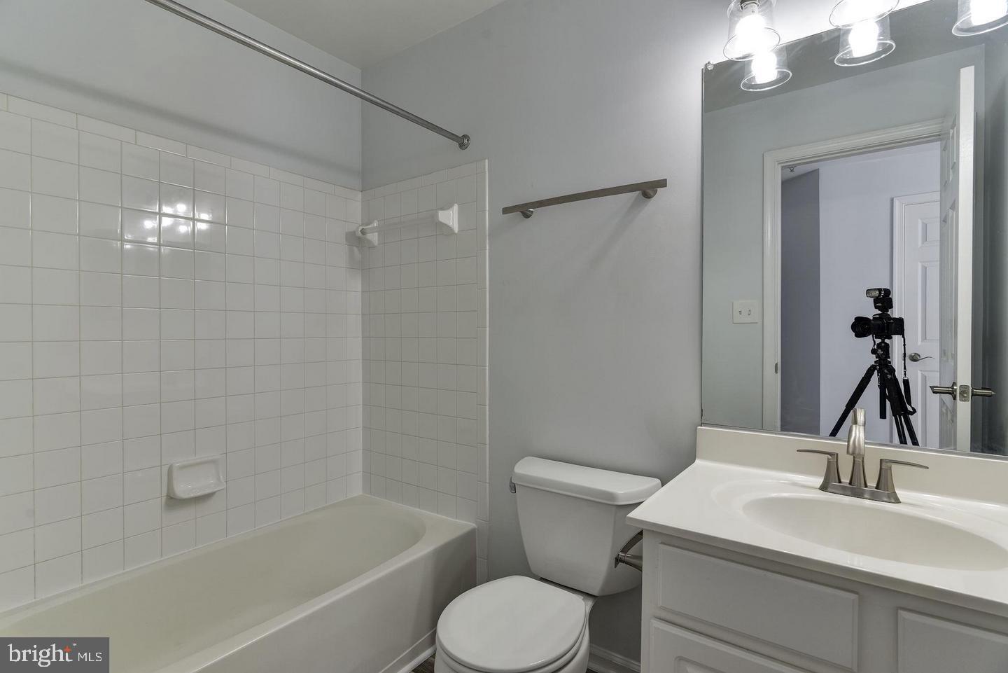 LAKELANDS - Residential Lease