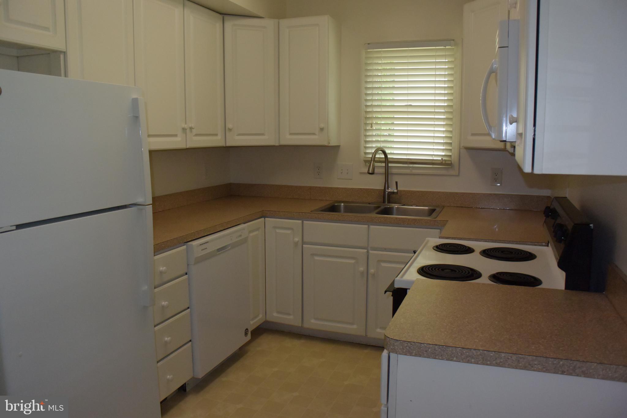 BEVERLY HILLS - Residential Lease