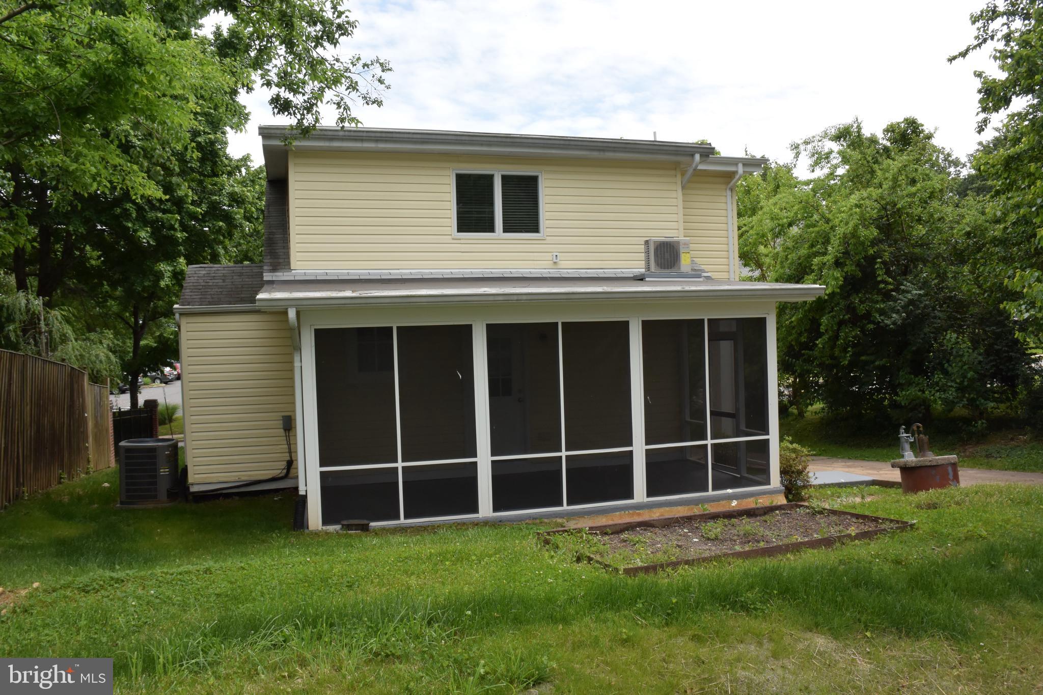 BEVERLY HILLS - Residential Lease