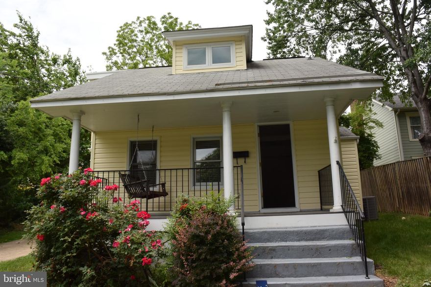 Charming one large bedroom,  2.5 bath single family house with off street parking. 
Pets, case by case, 1 dog only, 25 lbs or less with an extra deposit. Freshly painted. Shows well. Easy to show.
Neutral carpet, energy efficient windows. CAC.  Full size washer and dryer in cellar. Nice carefree yard. 
Screened porch on the rear, front porch with porch swing.
Ideal location near Del Ray, Arlington, Old Town.  Easy bus transportation.