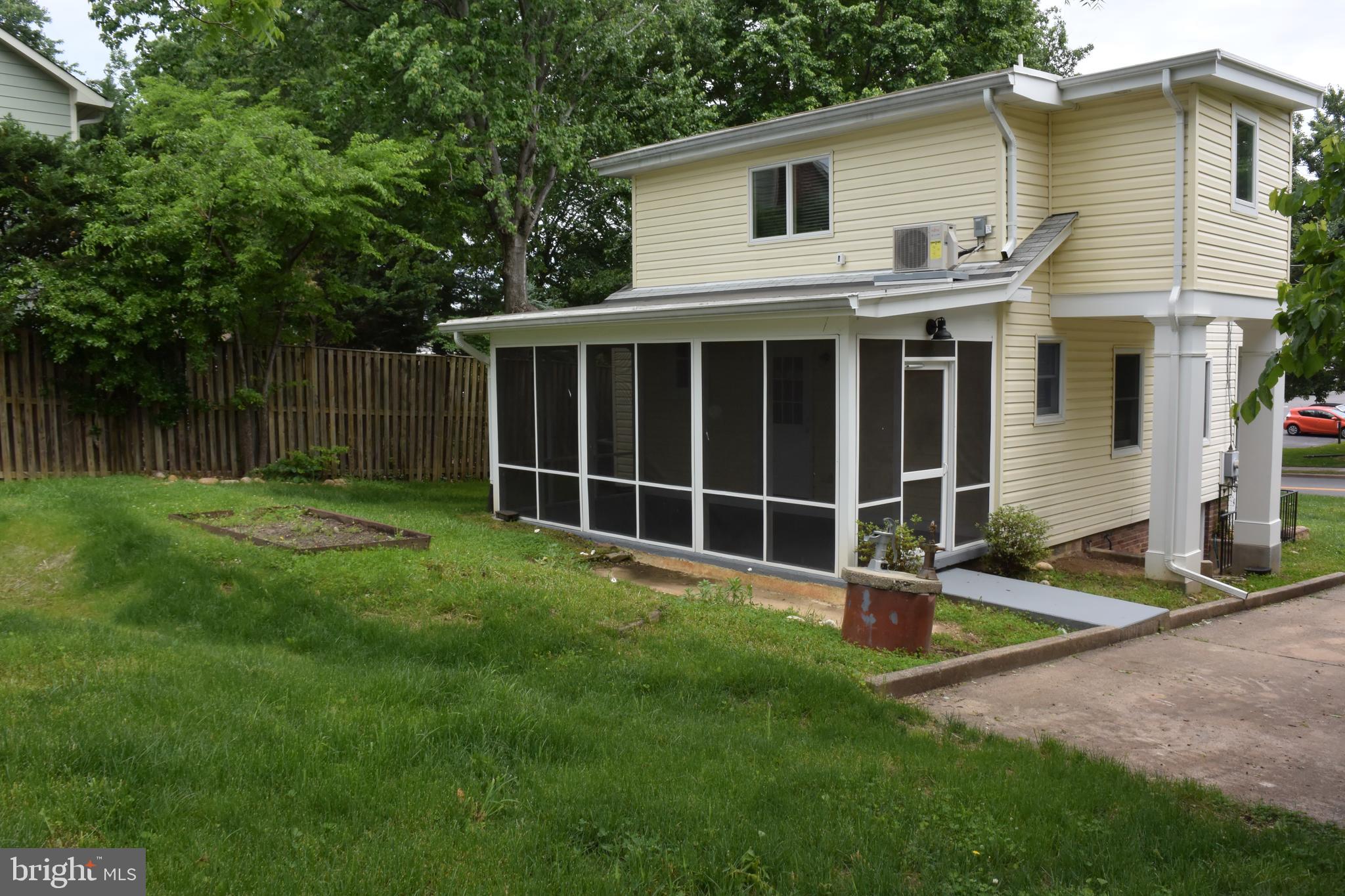 BEVERLY HILLS - Residential Lease