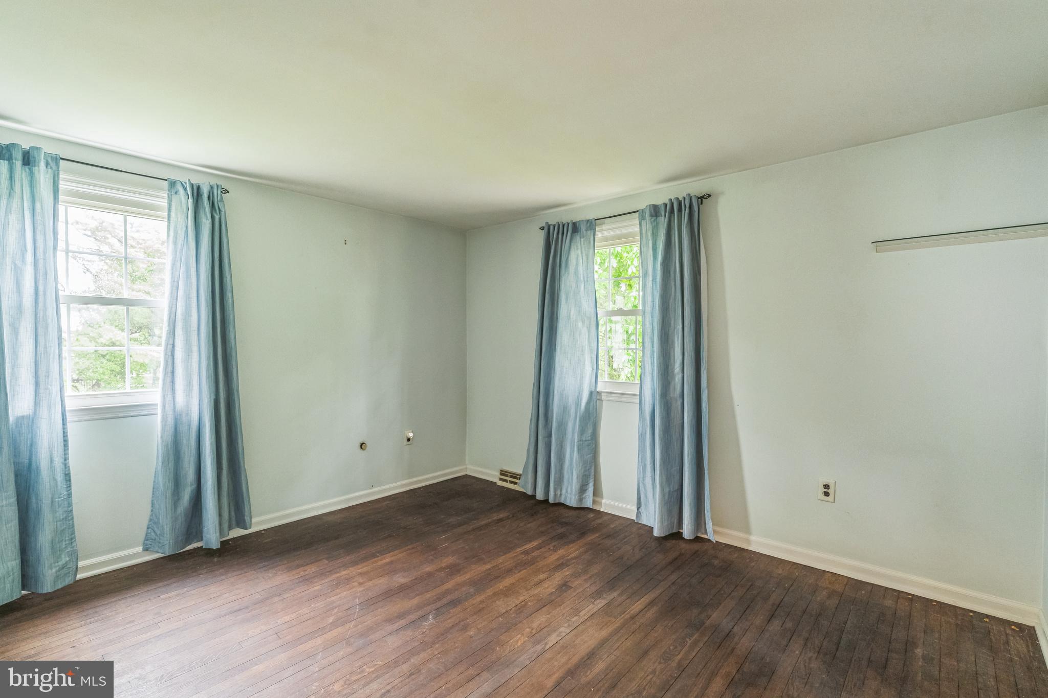 ROXBOROUGH - Residential