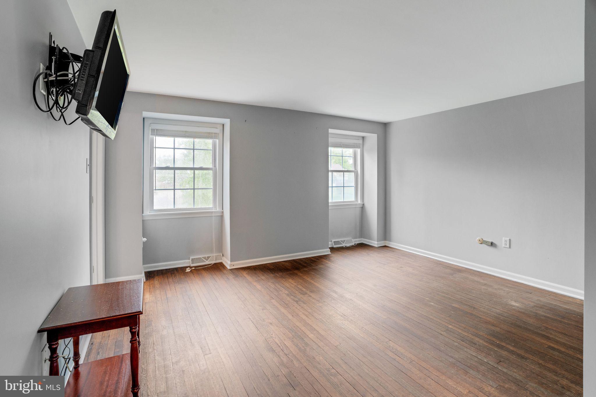 ROXBOROUGH - Residential