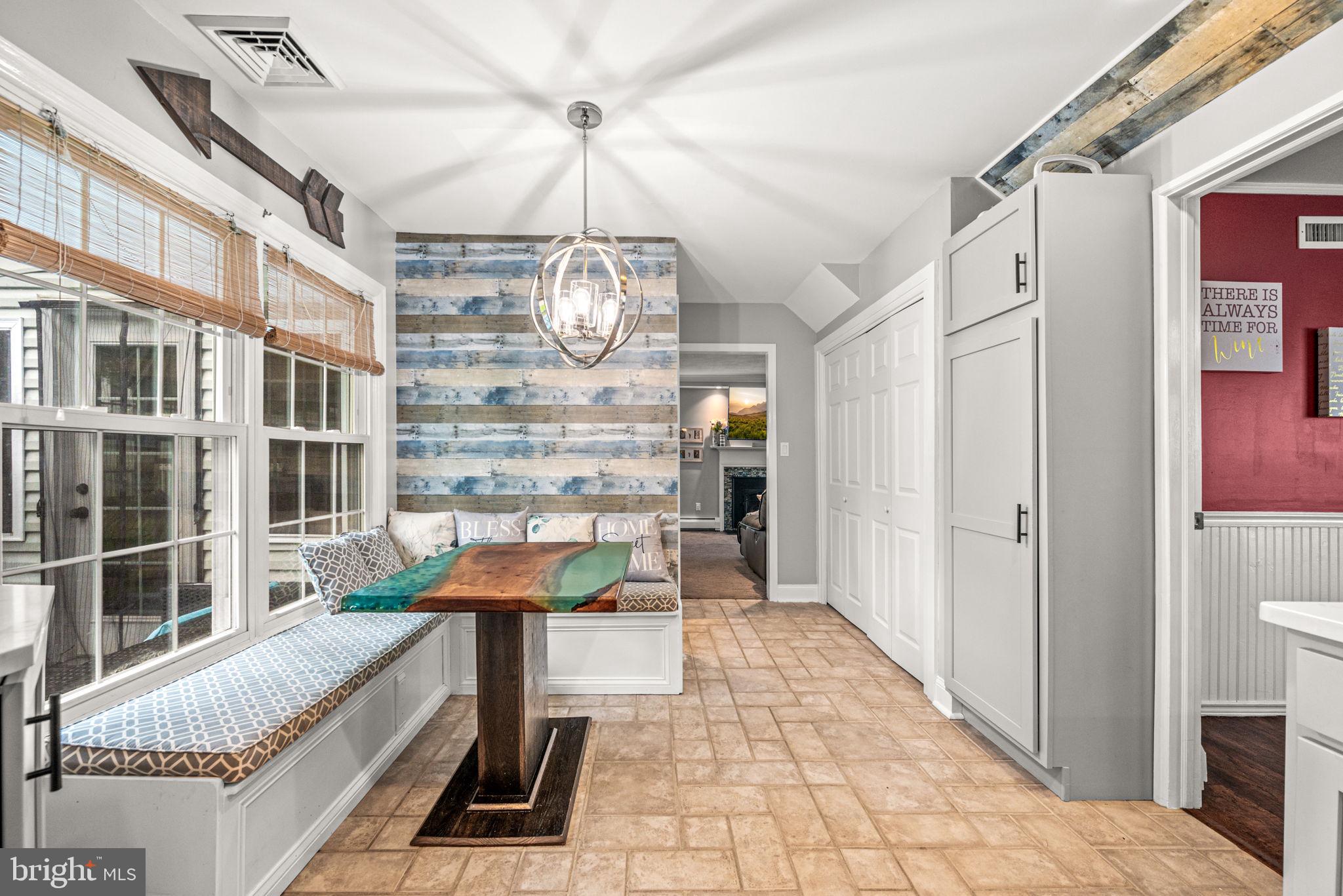 TWIN OAKS - Residential