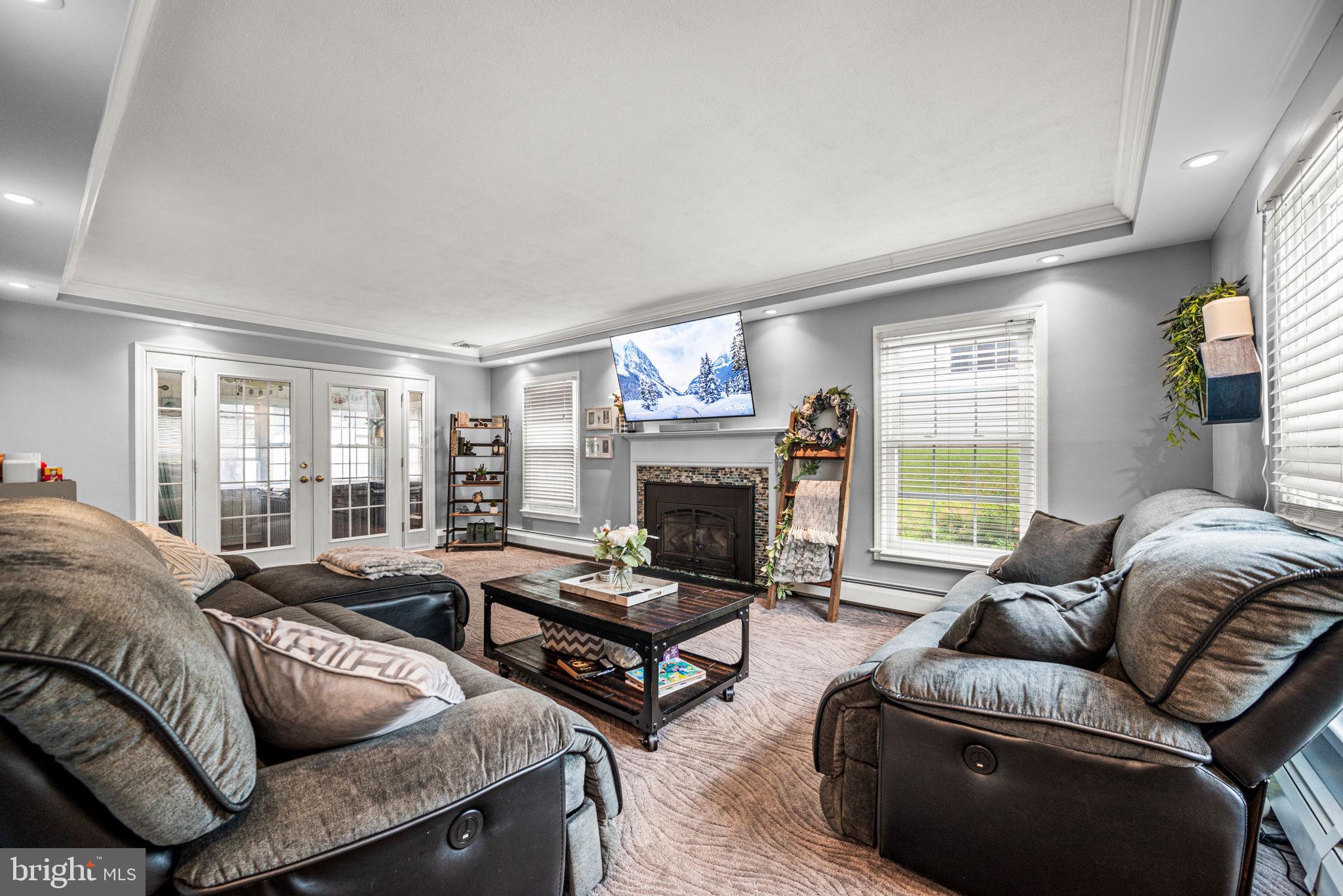 TWIN OAKS - Residential