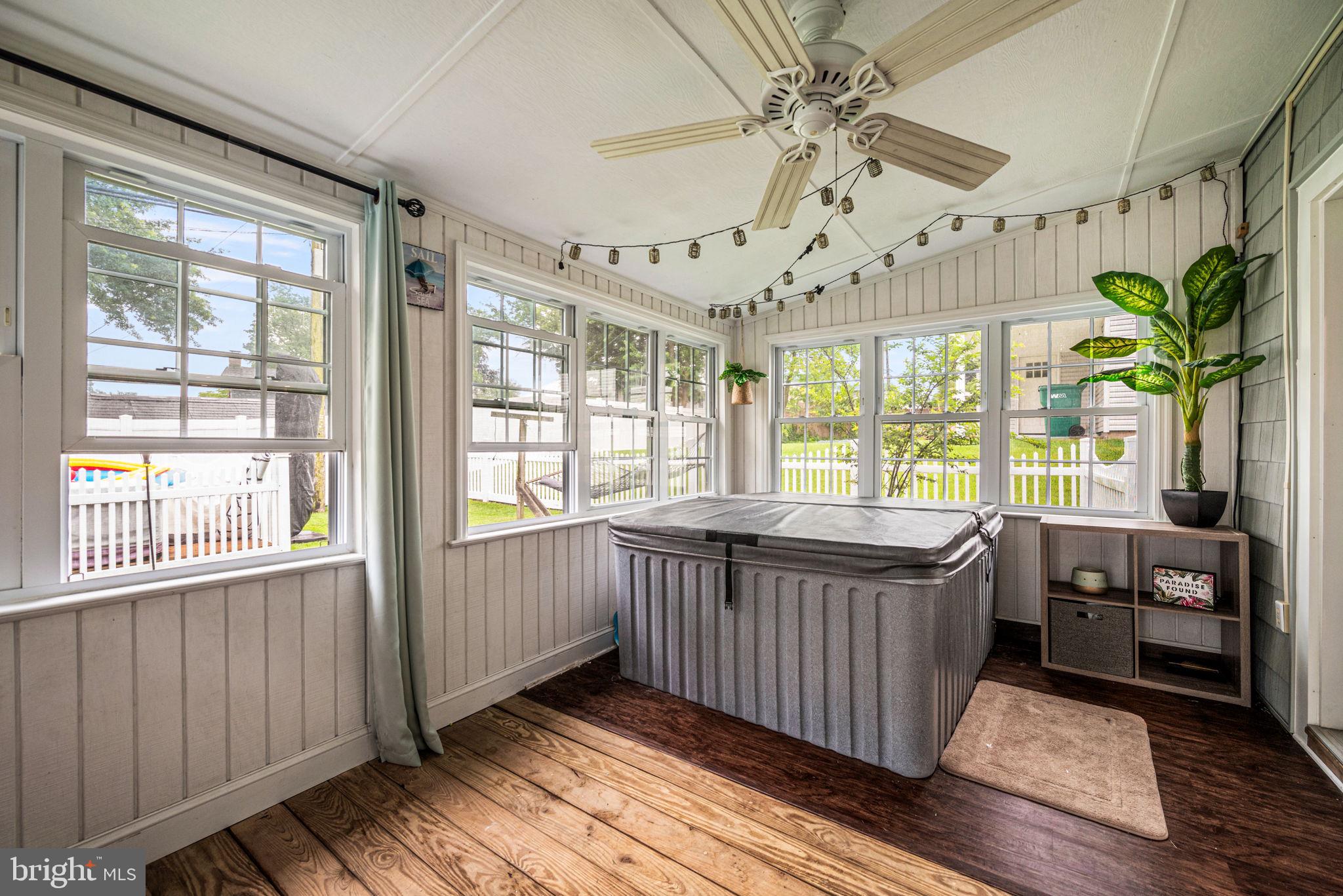 TWIN OAKS - Residential