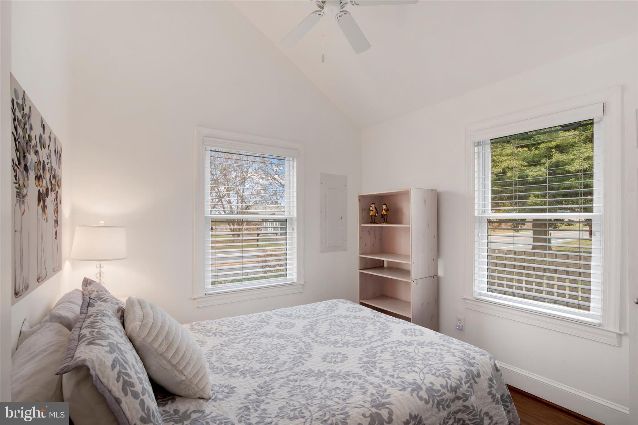 BULL NECK - Residential Lease