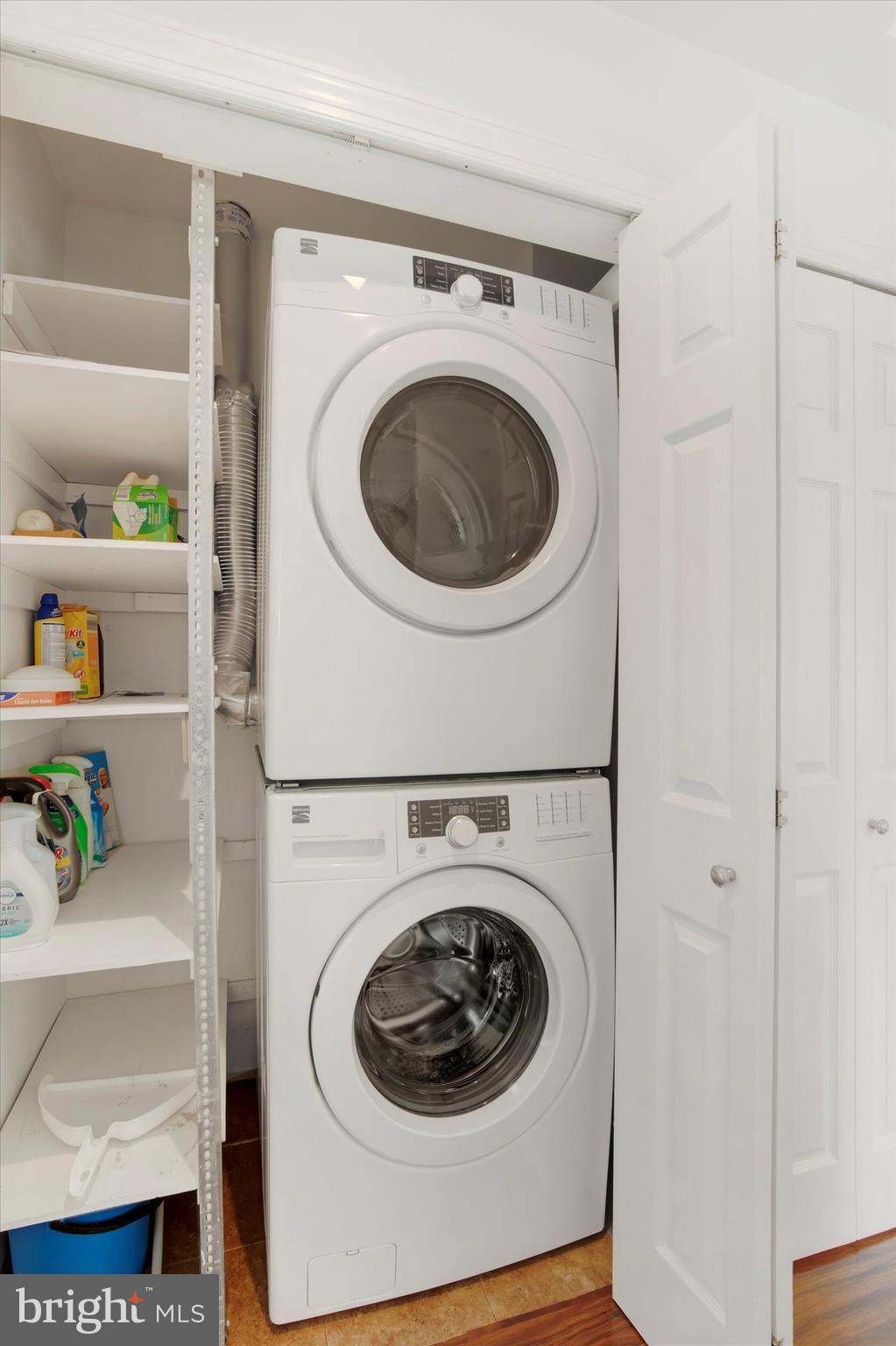 BULL NECK - Residential Lease