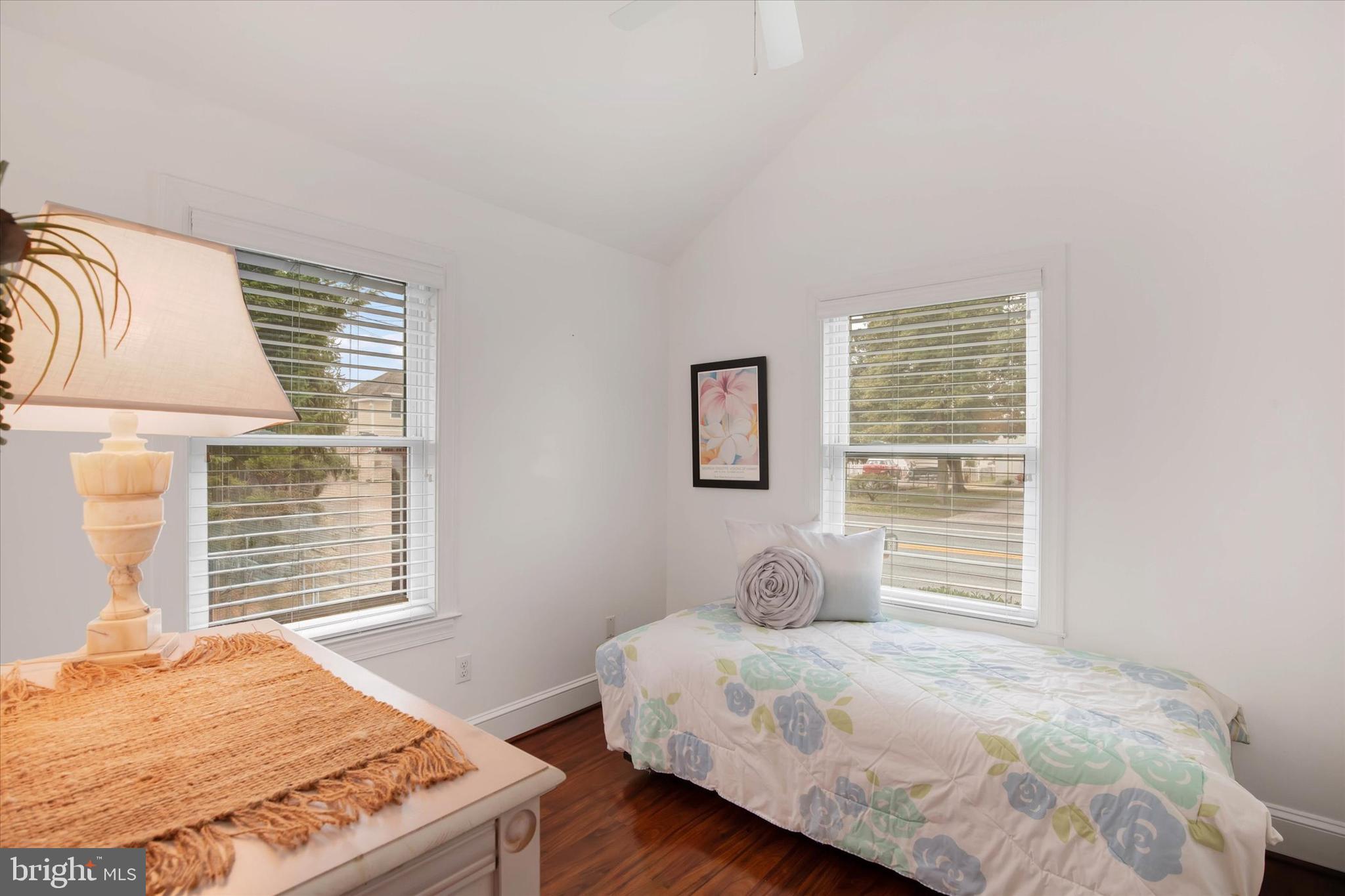 BULL NECK - Residential Lease