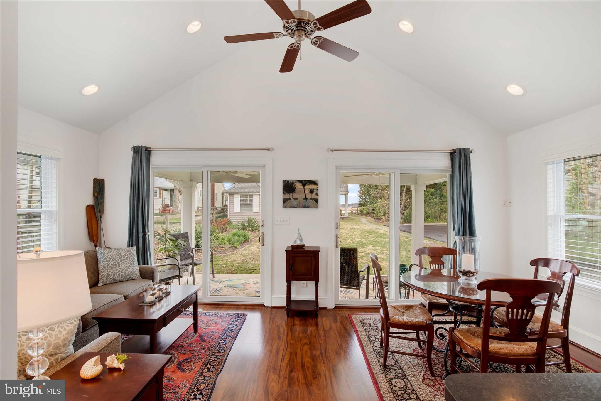 BULL NECK - Residential Lease