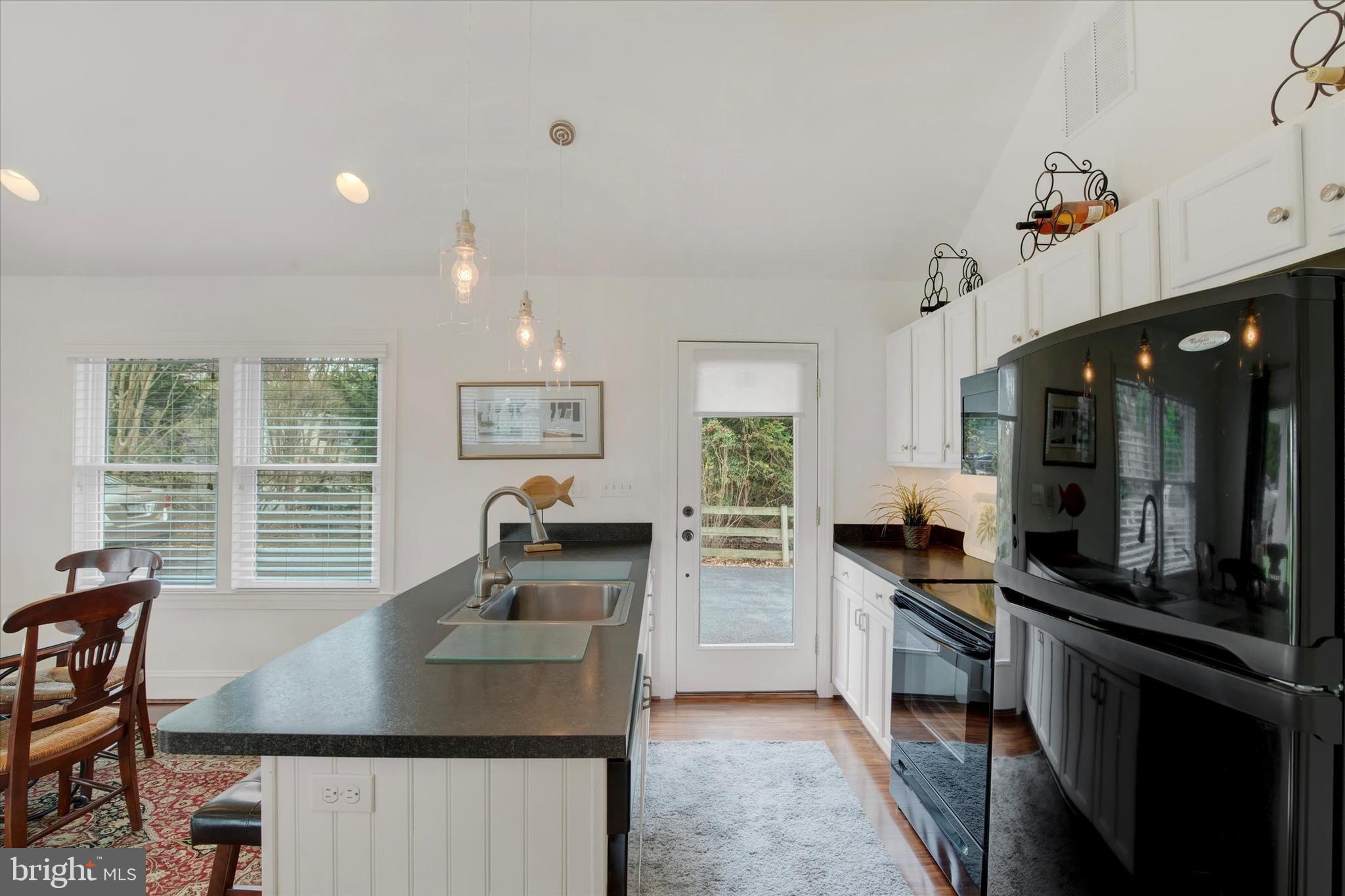 BULL NECK - Residential Lease