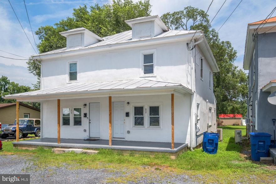 Charming Duplex in Prime Front Royal Location!
Discover this bright and welcoming duplex in a fantastic Front Royal location. This move-in ready home offers a wonderful blank canvas for you to make it your own.
The property has a beautiful yard and the convenience of dedicated off-street parking.
Enjoy easy access to I-66 for commuters, plus the nearby beauty of Shenandoah National Park and the shops and restaurants of historic downtown.
This is an ideal opportunity for a first-time buyer or an investor. Schedule your private tour today!