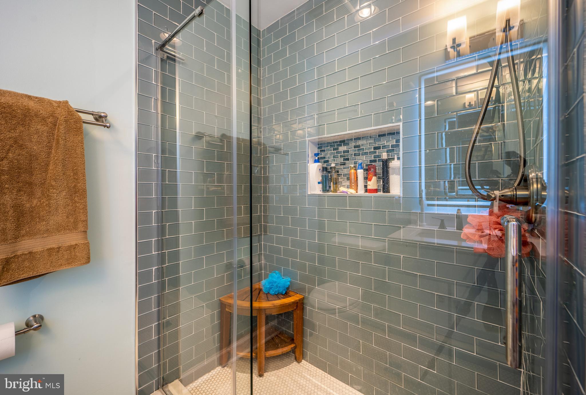 WEST VILLAGE OF SHIRLINGTON - Residential Lease