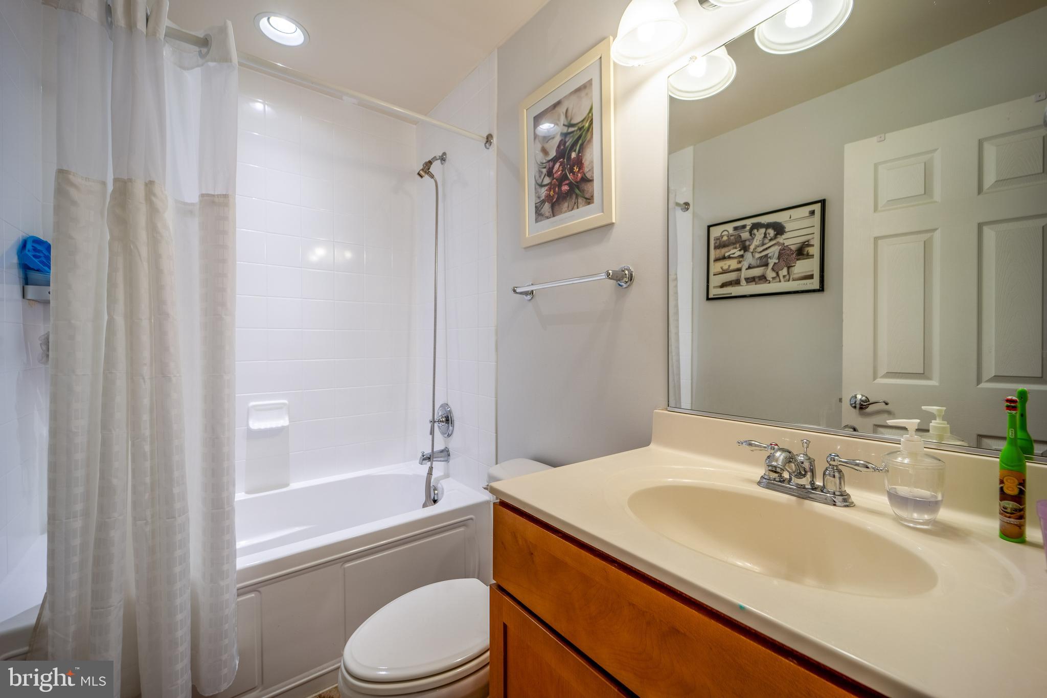 WEST VILLAGE OF SHIRLINGTON - Residential Lease