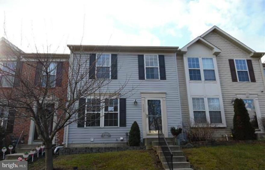 THREE FINISHED LEVEL TOWN HOME IN EATON SQUARE OFFERS 2 SPACIOUS BEDROOMS AND 1.1 BATH. HUGE LIVING ROOM AND COUNTRY KITCHEN . KITCHEN HAS CENTER ISLAND , LOTS OF CABINET SPACE AND DECK OFF REAR TO PARTIALLY FENCED DEEP REAR YARD. LOWER LEVEL HAS FAMILY ROOM, STORAGE SPACE AND FULL BATH WITH SHOWER. AGENTS PLEASE VIEW DOCS FOR CONTRACT PROCESS.