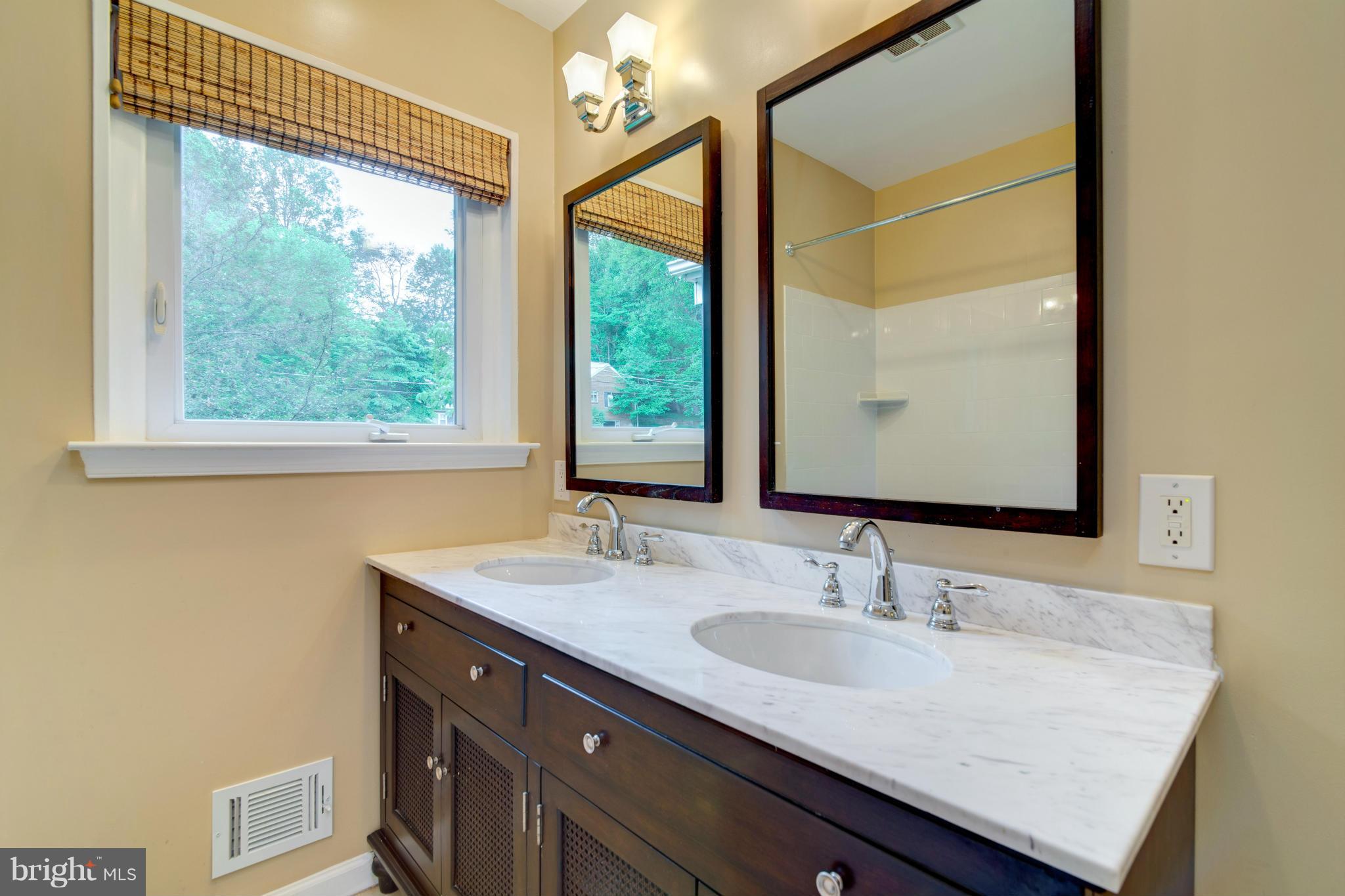 SLEEPY HOLLOW MANOR - Residential