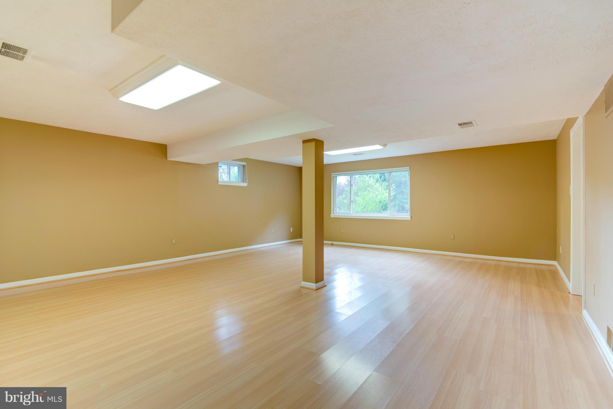 SLEEPY HOLLOW MANOR - Residential