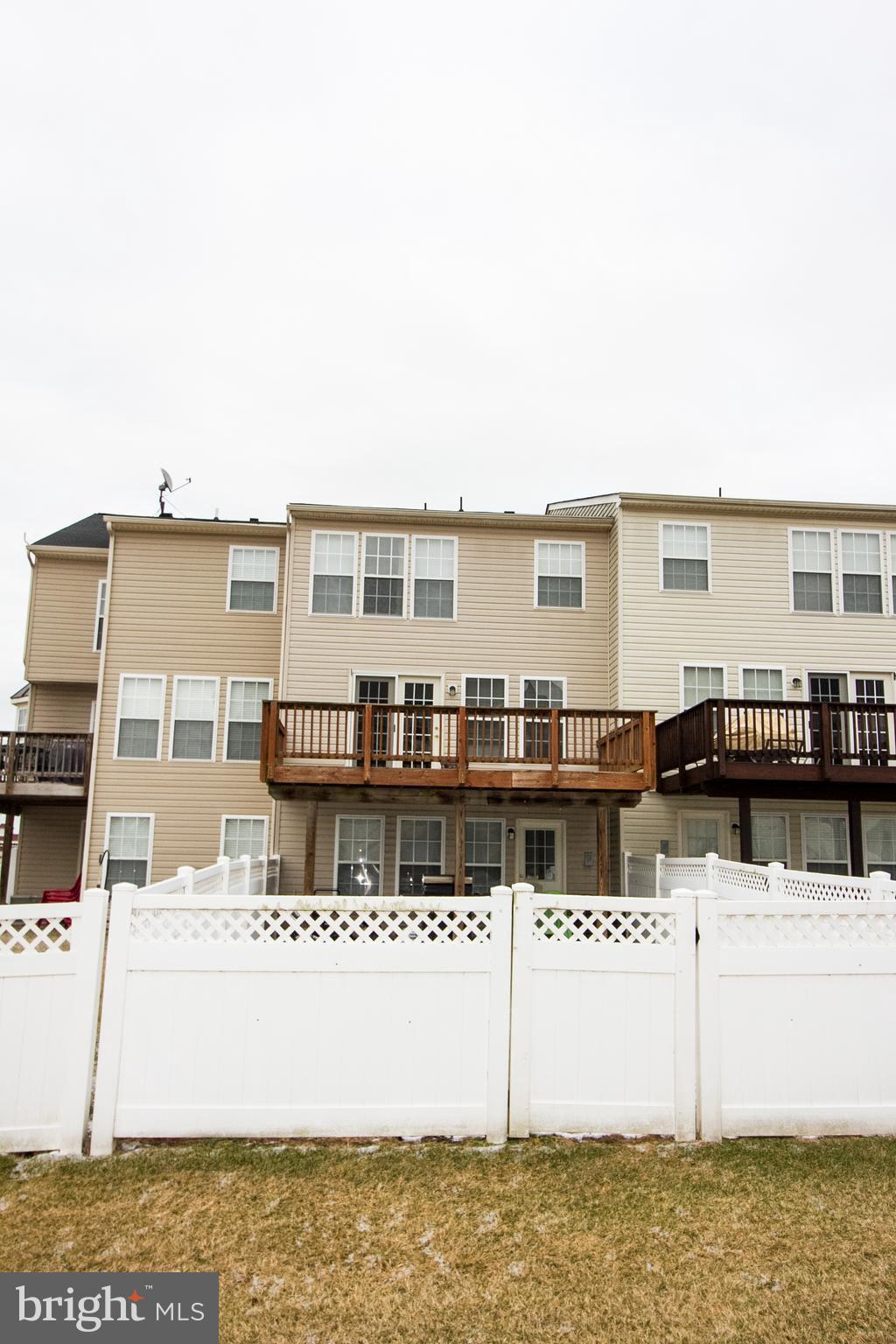 LAKELAND PLACE - Residential