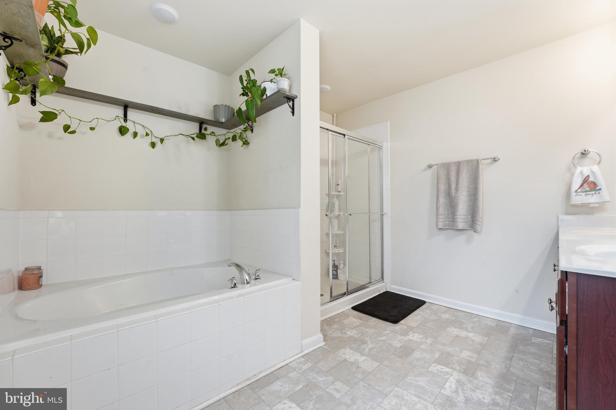 ORANGE ESTATES - Residential