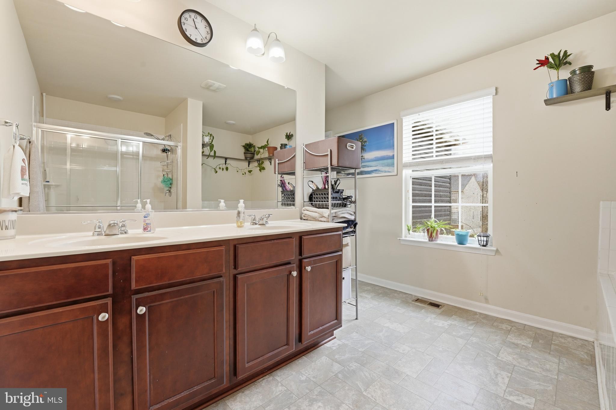 ORANGE ESTATES - Residential